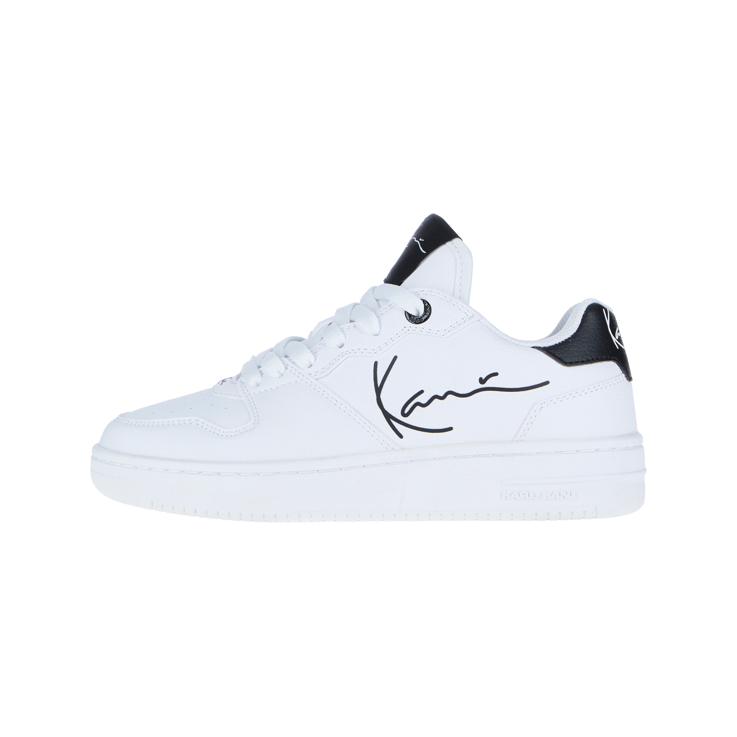 Der Kani 89 Logo GS White/Black WMN von Karl Kani ist ein weißer Low-Top-Sneaker aus Leder und Textil mit schwarzen Akzenten, markanter schwarzer Seitensignatur, weißen Schnürsenkeln und weißer Sohle.
