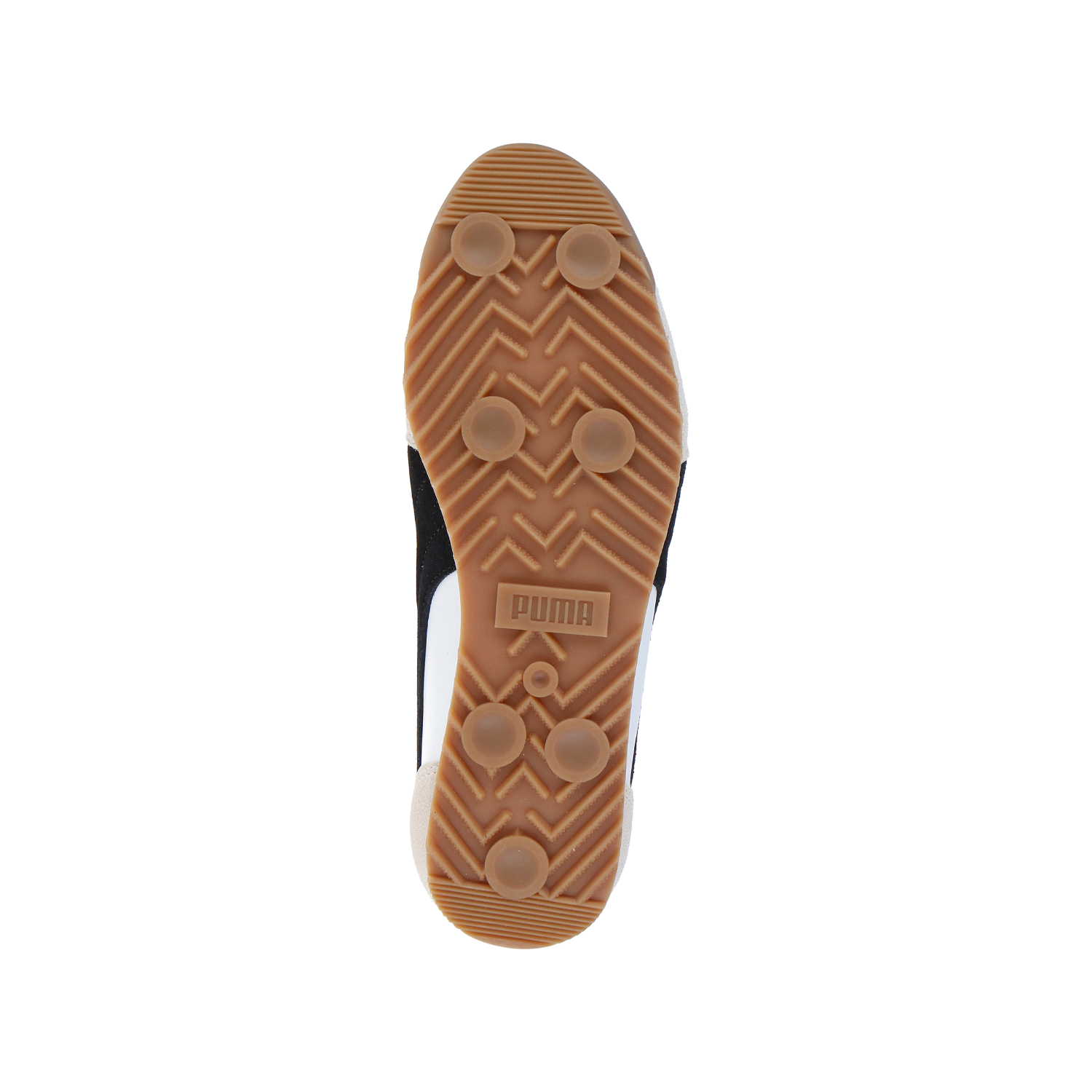 Die Sohle des Puma Arizona Retro White/Black Unisex Schuhs hat ein braunes Gummiprofil mit Chevron-Muster, sechs kreisförmigen Stollen und einem geprägten Puma-Logo in der Mitte, während schwarze und weiße Kanten das Design in Lederoptik ergänzen.