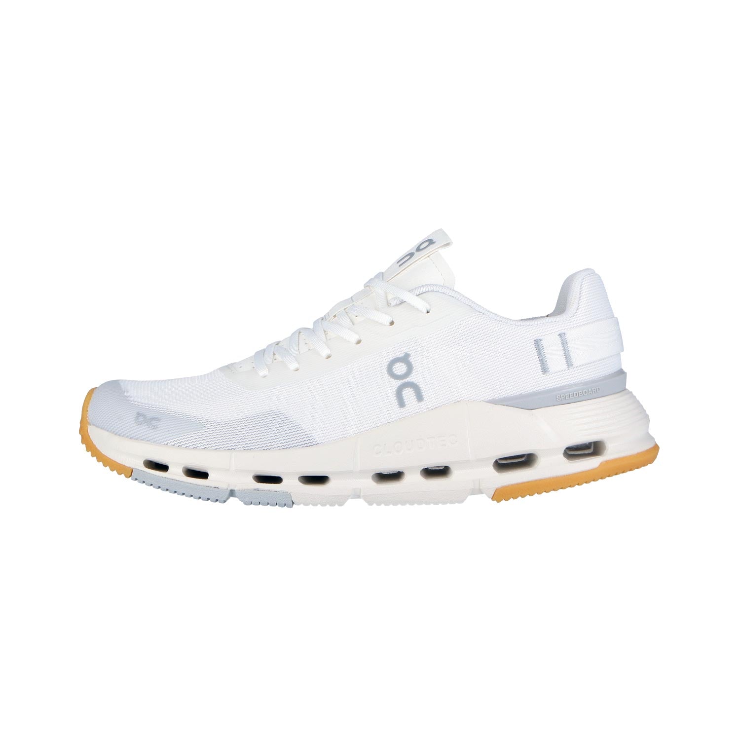 Der On CLOUDNOVA FORM 2 White/Ivory WMN Sneaker hat ein weißes Mesh-Obermaterial aus synthetischem Textil, einen Schnürverschluss, graue Akzente und eine hellbraune Gummisohle mit markanten Aussparungen in der Zwischensohle.