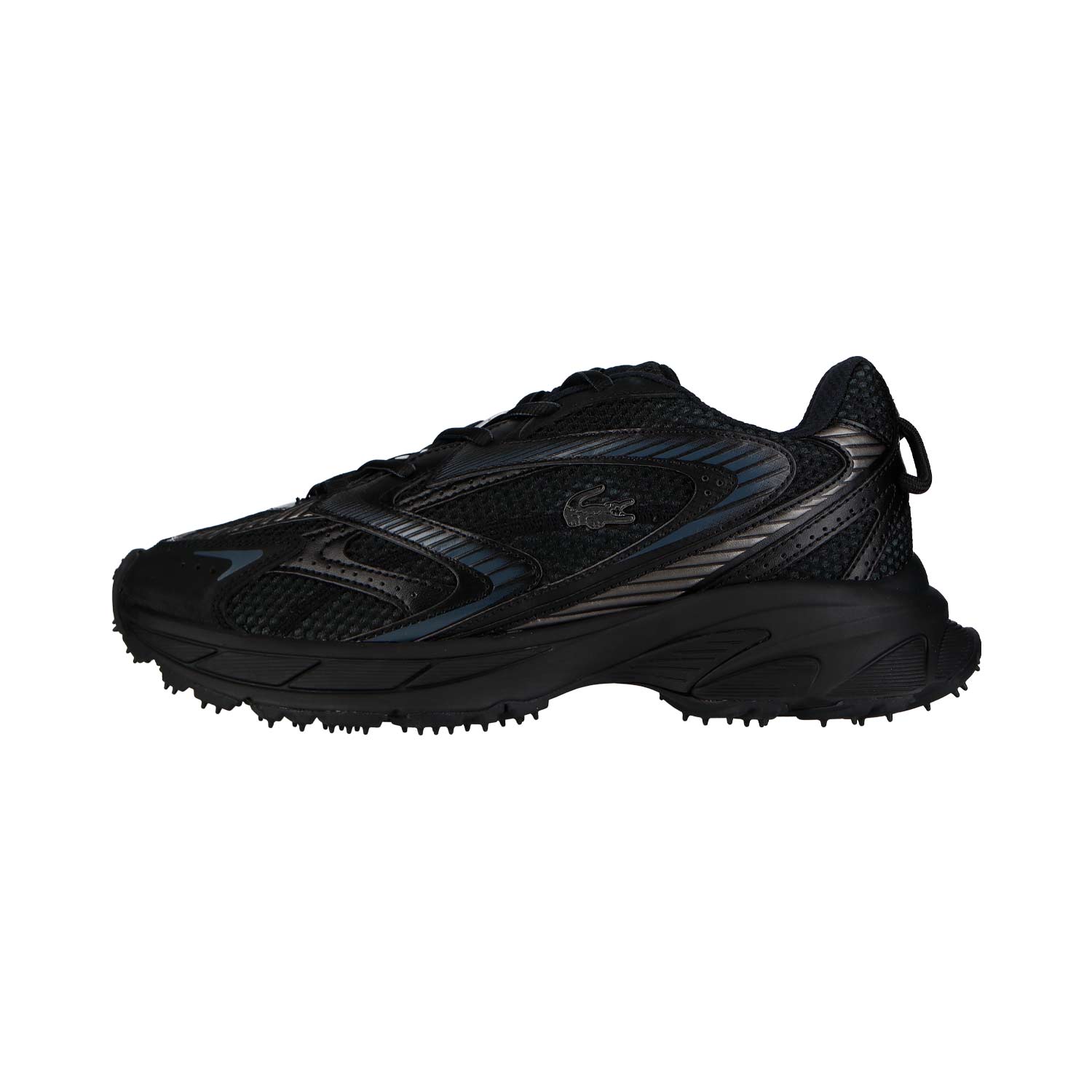Der LACOSTE L003 NEO SHOT 125 1 SMA in Schwarz ist mit Mesh-Einsätzen, einer strukturierten Sohle und glänzenden Synthetik-Details an der Seite ausgestattet - im Profil auf weißem Hintergrund ist er ein eleganter Blickfang unter den Schuhen und Textilien.