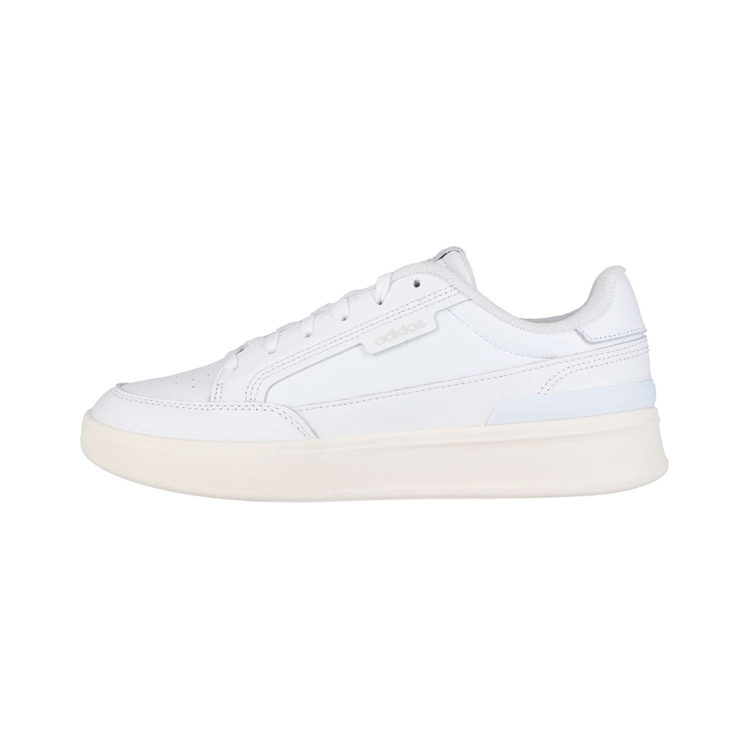 Der Adidas ASPYRE WHITE MN ist ein weißer Low-Top-Sneaker mit einem Obermaterial aus Glattleder, weißen Schnürsenkeln und einer klobigen, cremefarbenen Sohle, die im Seitenprofil vor einem schlichten weißen Hintergrund zu sehen ist.