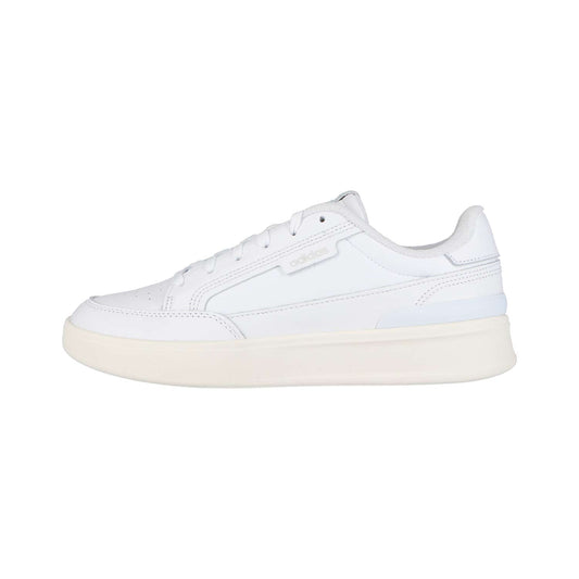 Der Adidas ASPYRE WHITE MN ist ein weißer Low-Top-Sneaker mit einem Obermaterial aus Glattleder, weißen Schnürsenkeln und einer klobigen, cremefarbenen Sohle, die im Seitenprofil vor einem schlichten weißen Hintergrund zu sehen ist.