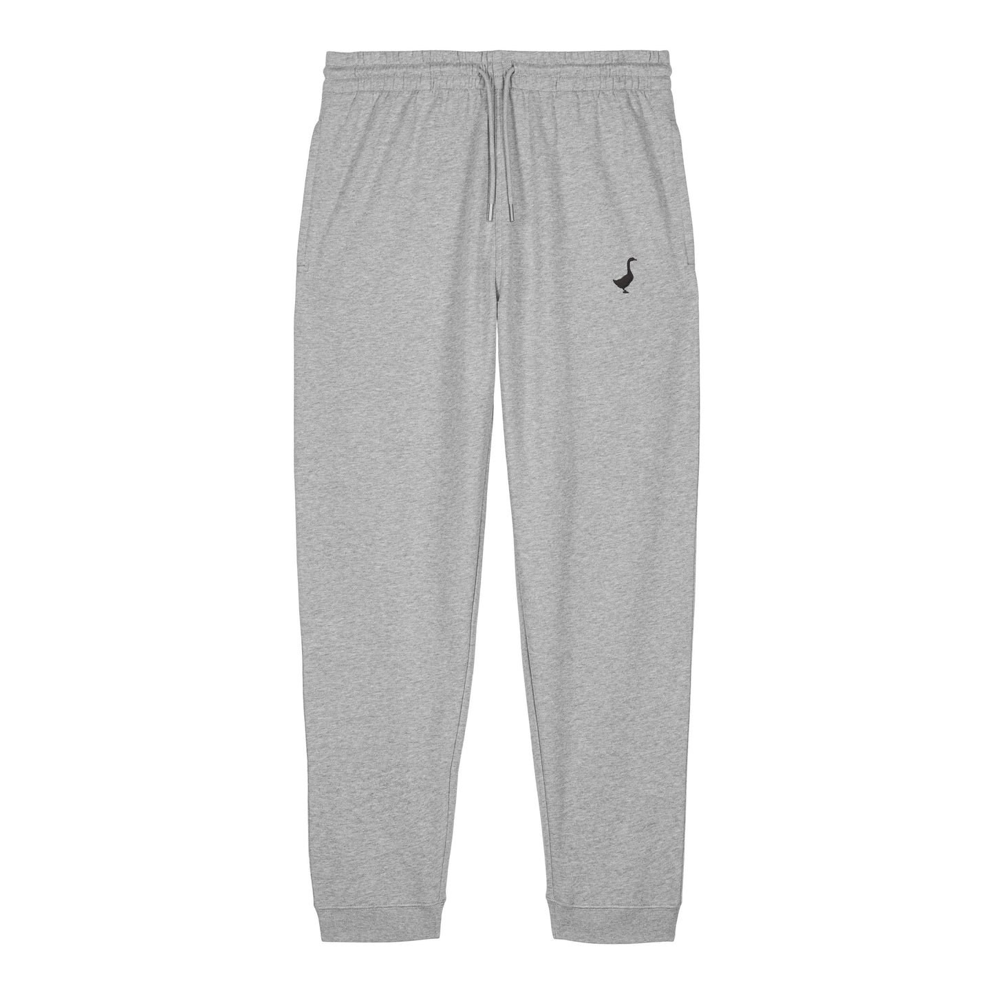 Die Hornberg Sweatpants von GNSBRND sind hellgraue Unisex-Jogginghosen aus fair produzierter Bio-Baumwolle mit elastischem Bund, Kordelzug, Seitentaschen, Bündchen an den Knöcheln und einem kleinen schwarzen Logo auf der linken Hüfte.