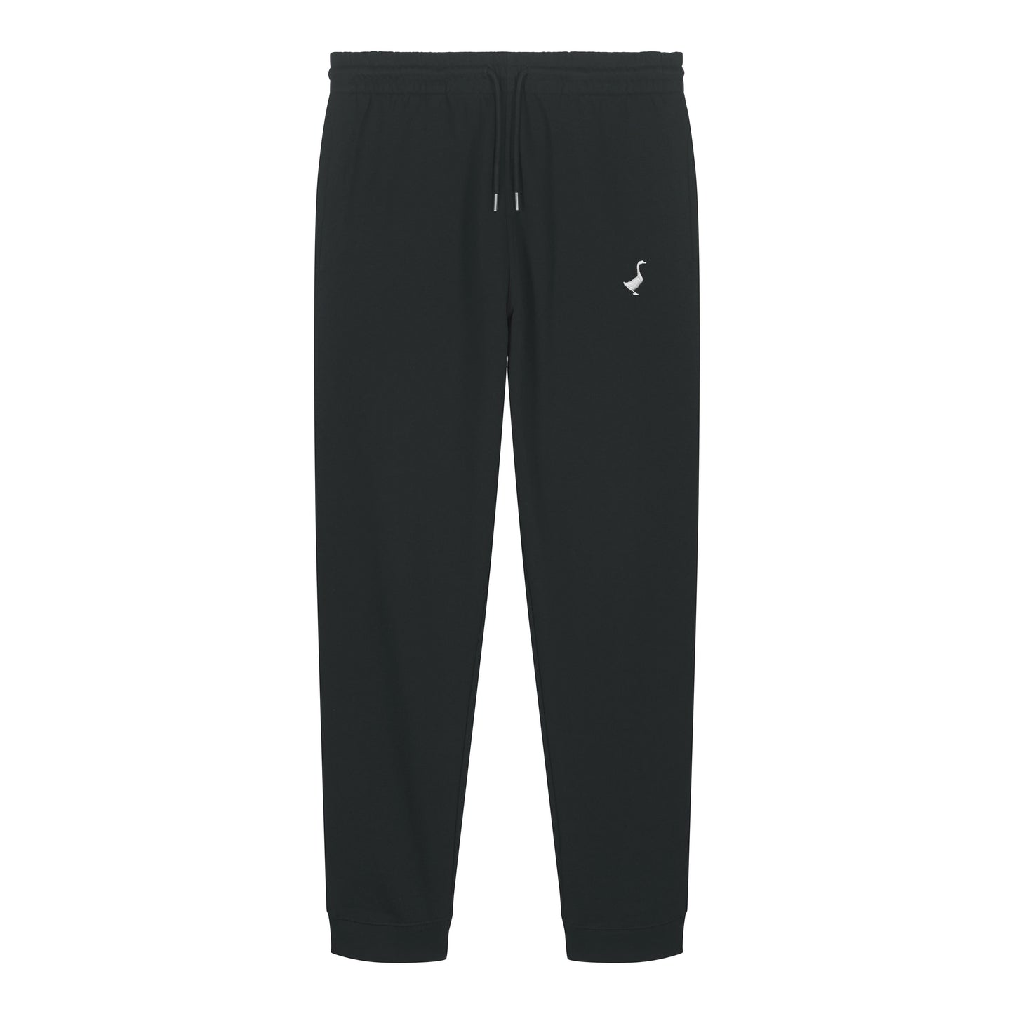 Die Hornberg Sweatpants von GNSBRND ist eine schwarze Unisex-Jogginghose mit elastischem Bund, verstellbarem Kordelzug, seitlichen Taschen, gerippten Knöchelbündchen und einem kleinen weißen Vogellogo. Hergestellt aus fair produziertem Bio-Baumwolle Joggpant Material.
