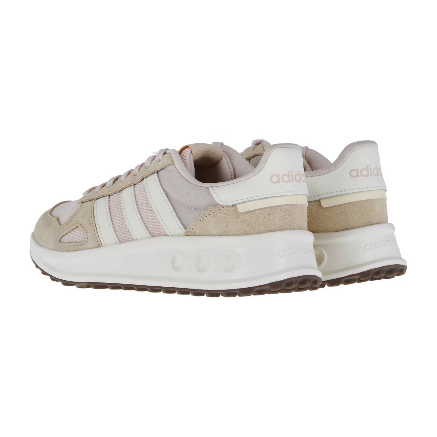 Adidas RUN 84 Turnschuhe in Beige und Off-White mit hellrosa Streifen, inspiriert von 80er Jahre Retro-Running-Stile, von hinten und von der Seite auf einem weißen Hintergrund gezeigt.