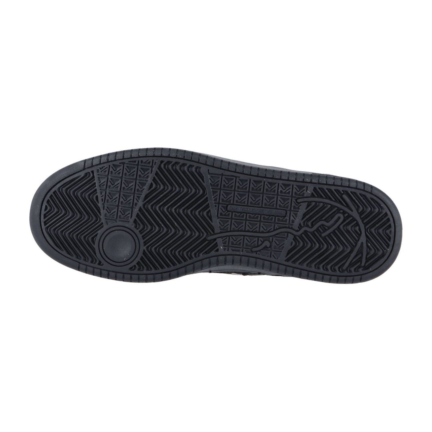 Das Bild zeigt die schwarze Gummilaufsohle des Karl Kani 89 Classic BLACK MN mit Fischgrätprofil und kreisförmigem Grip-Muster sowie einem geprägten Basketballspieler in Bewegung - ideal für den Streetstyle.