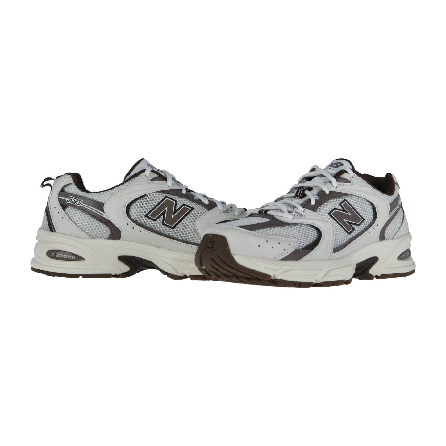 Ein Paar New Balance MR530 Turnschuhe in Weiß und Grau mit schwarzen Details und ABZORB Dämpfung sind nebeneinander auf einem weißen Hintergrund abgebildet.