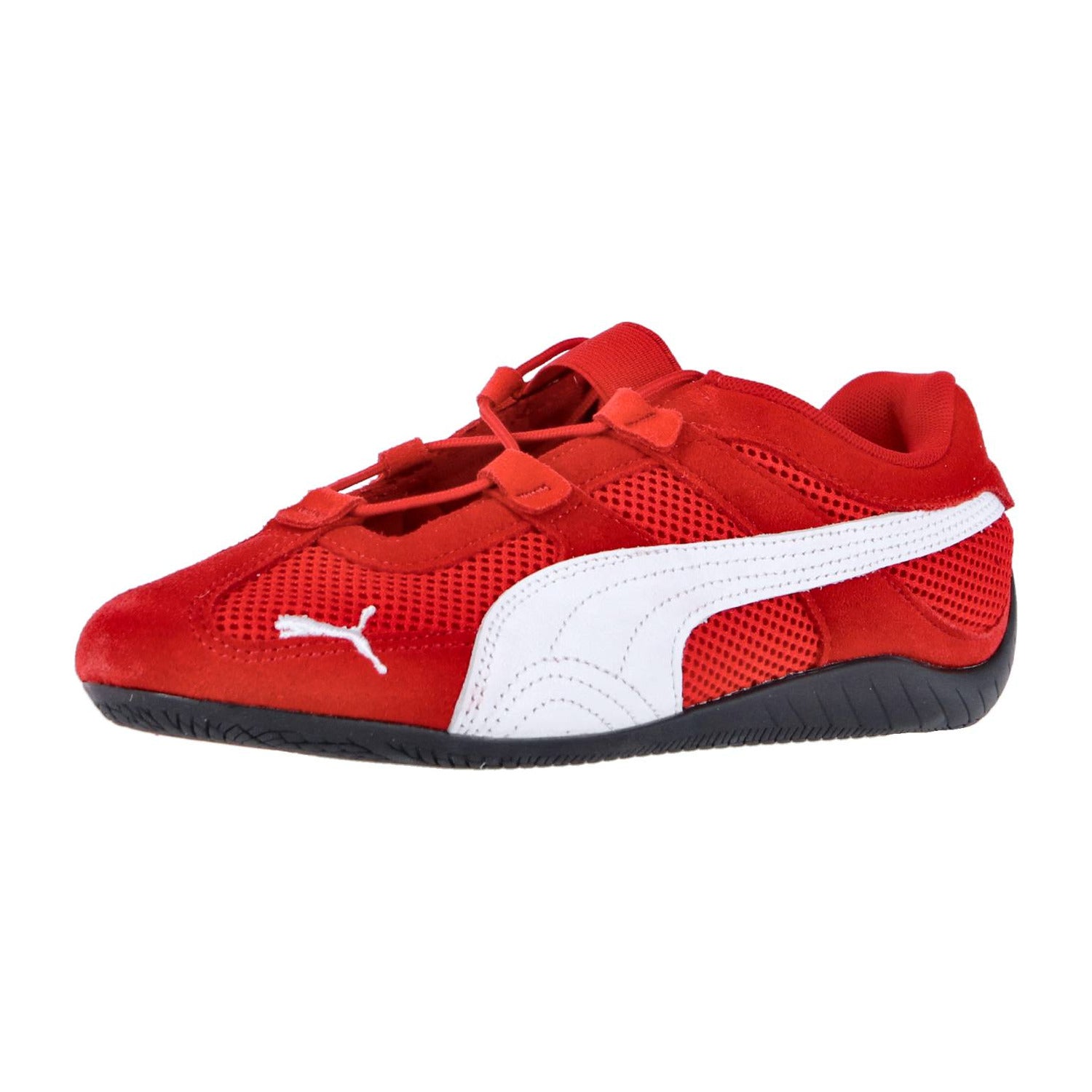 Der Puma Speedcat Summer Wns Sneaker in Rot besteht aus Mesh und Wildleder, hat ein weißes Logo, eine schwarze Gummisohle und eine einzigartige Schnürung, die den typischen Motorsport-Style zeigt.