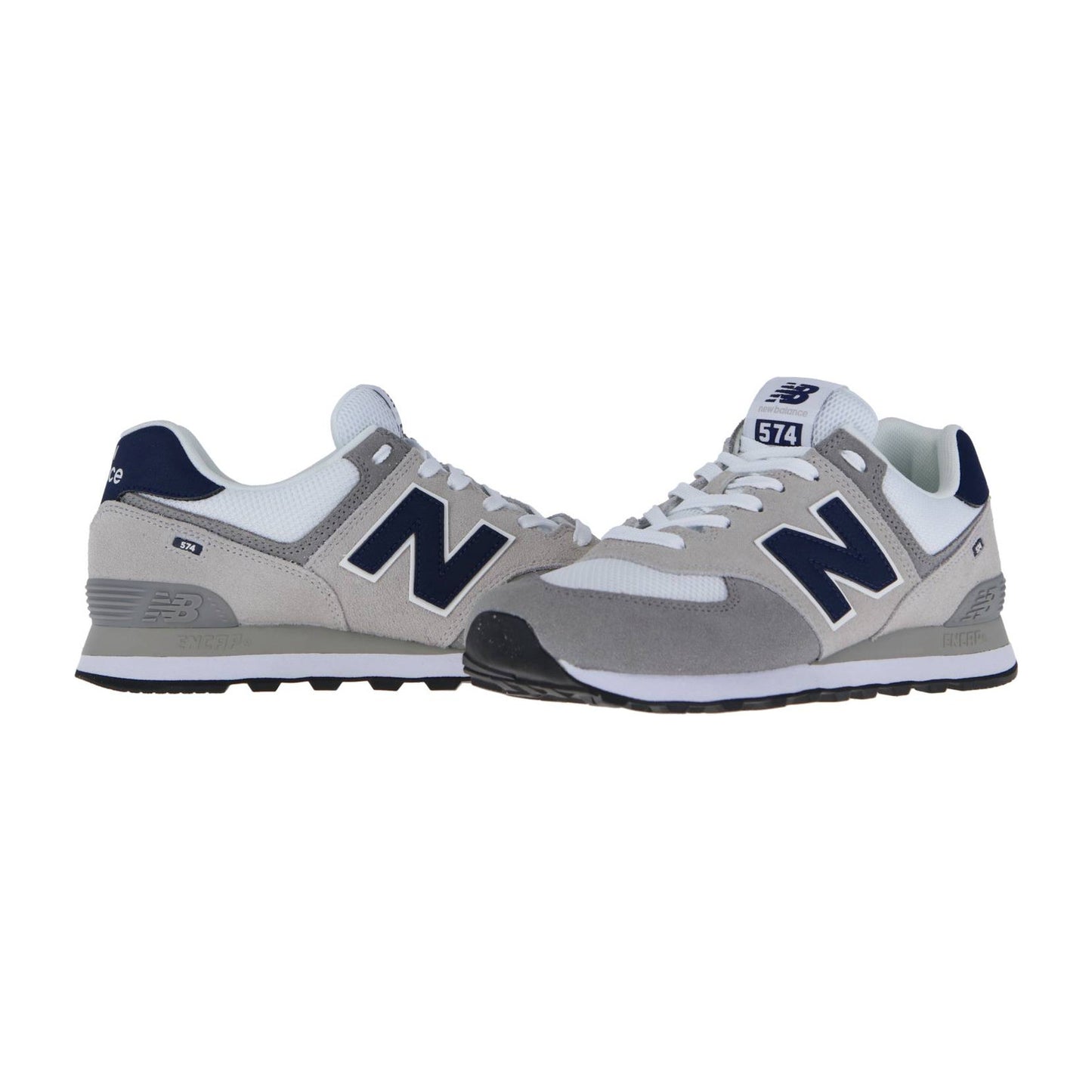 Ein Paar New Balance 574 V2 Sneaker in Grau und Marineblau mit ENCAP-Dämpfung, weißer Zwischensohle, schwarzer Laufsohle und dem charakteristischen N-Logo sind nebeneinander auf weißem Hintergrund platziert.