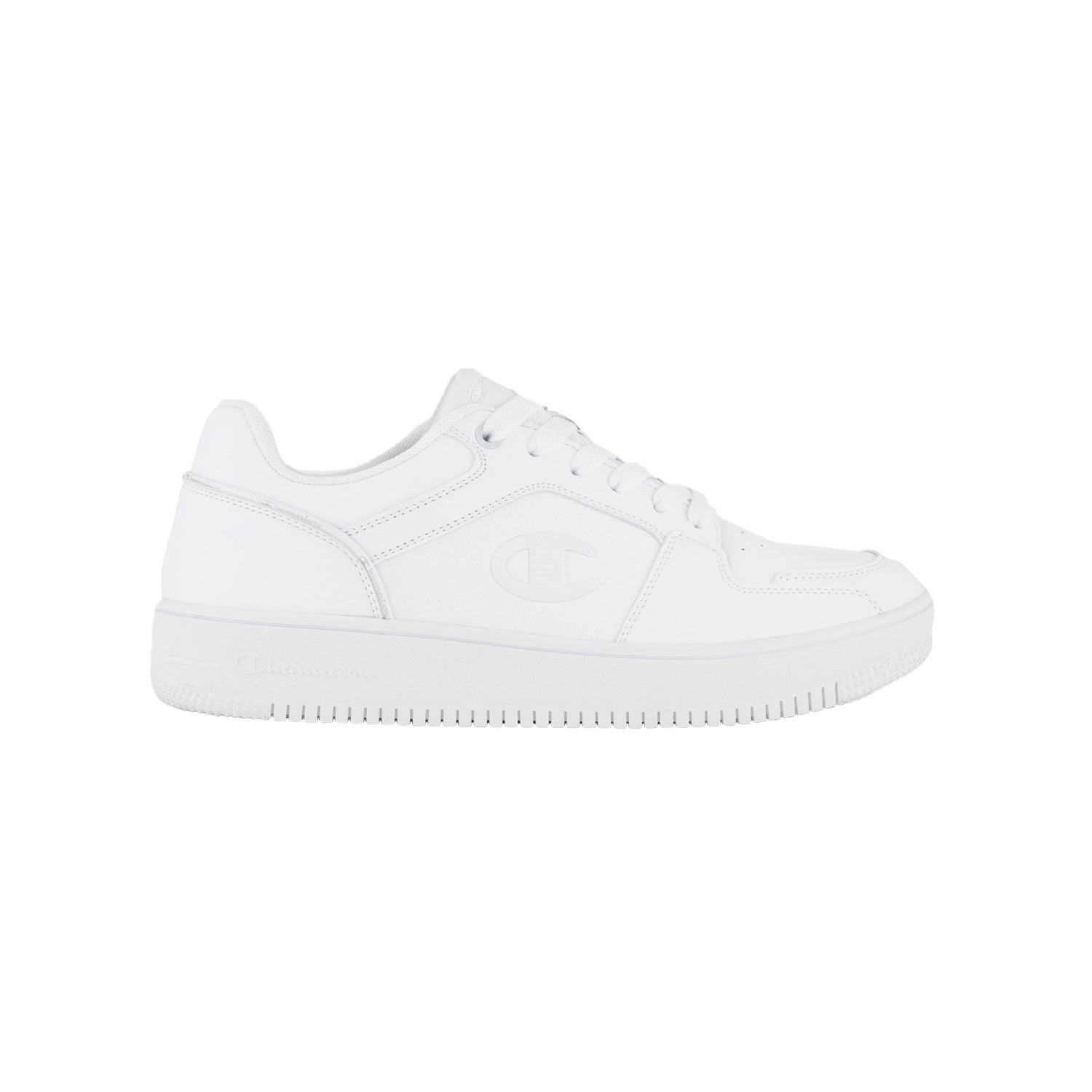 Der Champion RD18 2.0 LOW Weiß MN ist ein weißer Low-Top-Sneaker mit Schnürung vorne, strukturierter Sohle, genähten Details und dezent geprägtem Logo an der Seite. Hergestellt aus Textil und PU Kunstleder, fotografiert auf einem schlichten weißen Hintergrund.