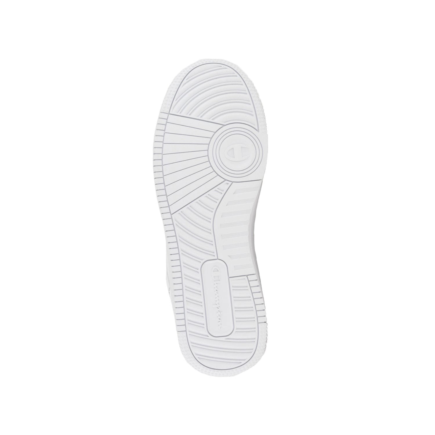 Das Bild zeigt die weiße Sohle des Champion RD18 2.0 LOW Weiß MN Turnschuhs, von unten betrachtet. Er verfügt über geometrische Rillen, ein kreisförmiges Design nahe der Mitte, sichtbares Branding und ein Obermaterial aus Kunstleder und Textil.