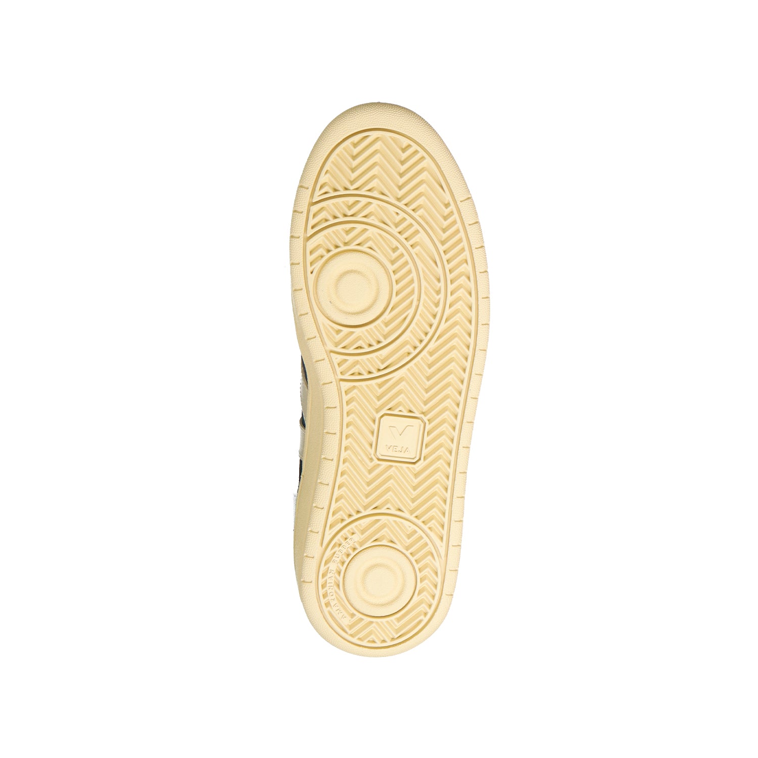 Der Veja V-10 Ripstop Nautico Pierre hat eine beigefarbene Sohle mit kreisförmigem Muster, sich kreuzenden Linien und strukturiertem Griff, hergestellt aus recyceltem Polyester. Auf einem weißen Hintergrund fotografiert.