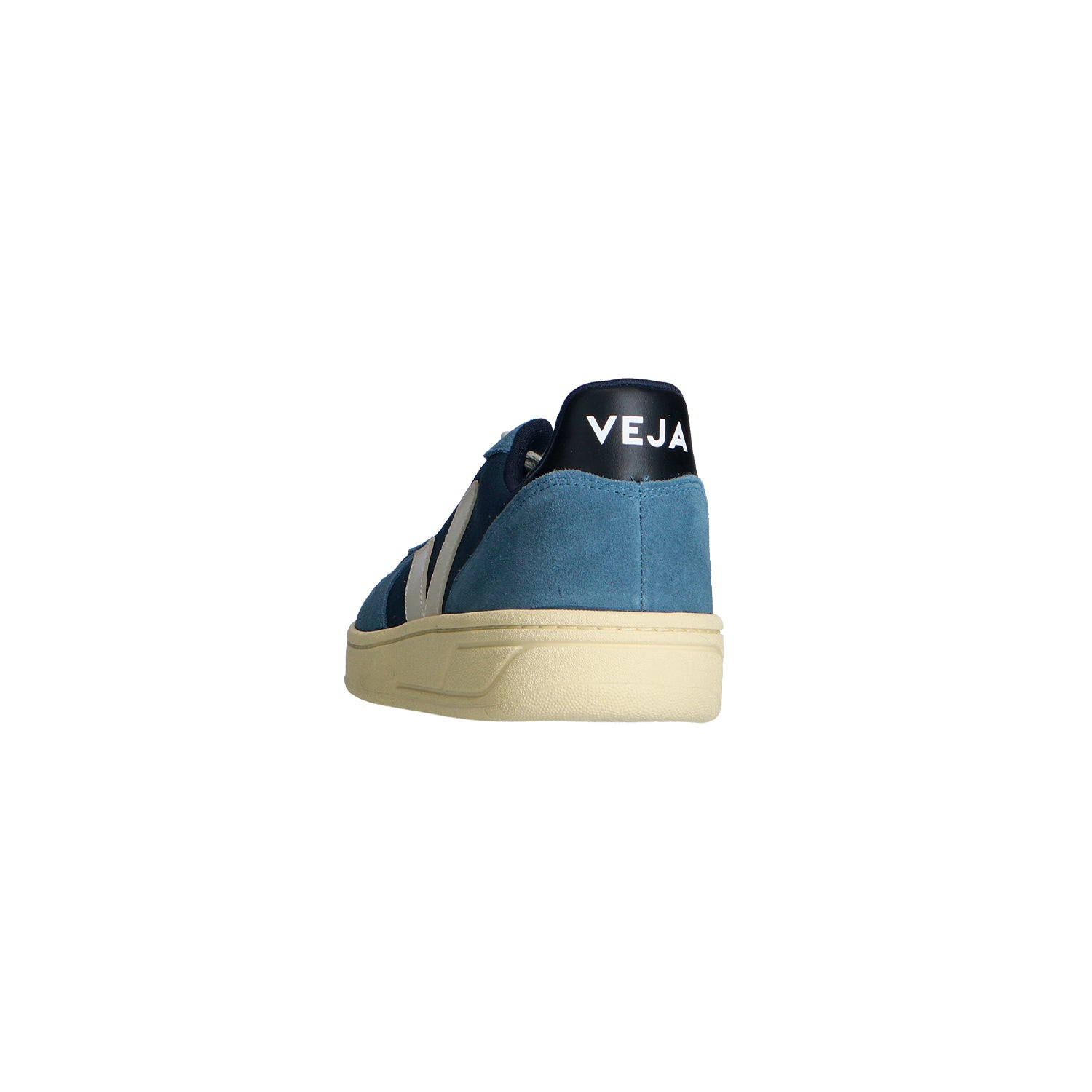 Der V-10 Ripstop Nautico Pierre von Veja ist ein blau-weißer Sneaker von hinten gesehen, mit VEJA in weiß auf der schwarzen Fersenlasche und einer cremefarbenen Gummisohle aus Amazonas.