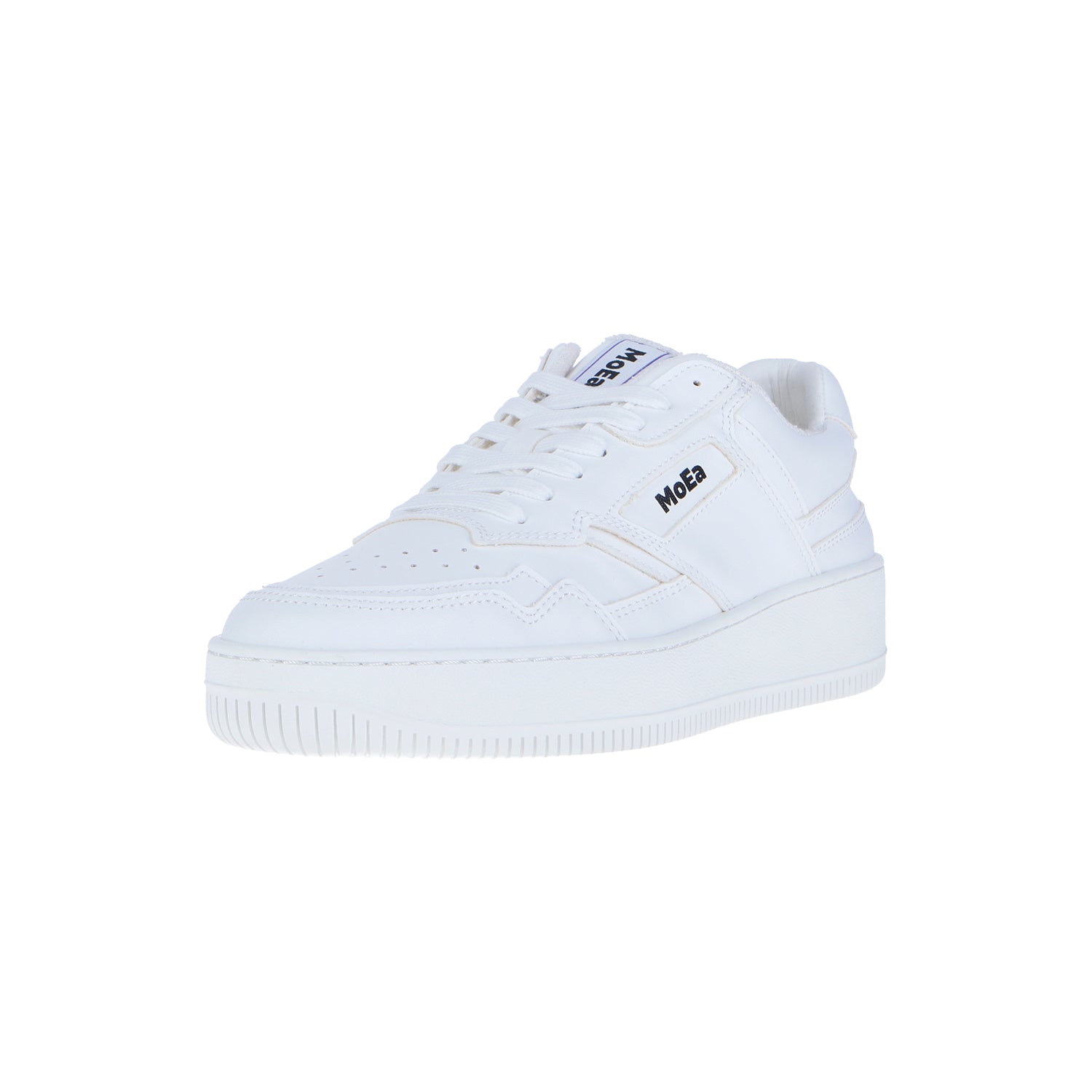 Der MoEa GEN 1 Grape/Full White ist ein weißer Sneaker mit dicker Sohle, perforierter Schuhspitze und MOEA in Schwarz an der Seite, hergestellt aus tierversuchsfreiem Grape Skin Material, abgebildet auf einem schlichten weißen Hintergrund.