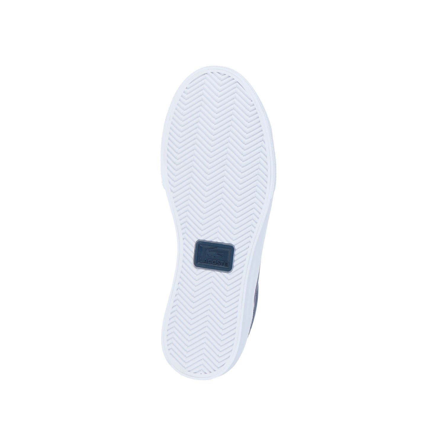 Die Abbildung zeigt die Sohle eines weißen LACOSTE Lerond Pro NVY/WHT Sneakers mit Fischgrätprofil und rechteckigem Logo-Label. Ein schlichter weißer Hintergrund unterstreicht den klassischen Stil dieser Lerond Pro Sneaker.