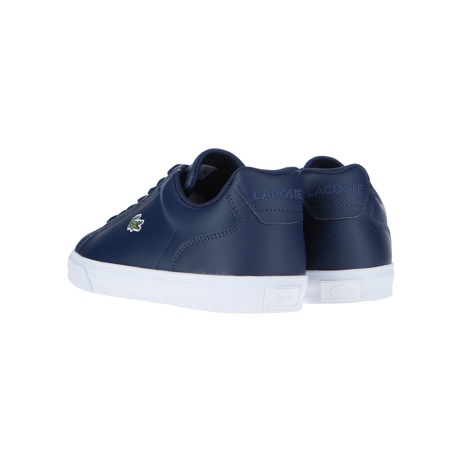 Ein Paar LACOSTE Lerond Pro NVY/WHT Sneakers mit weißer Sohle, mit dem Lacoste-Logo auf der Rückseite und einem gestickten grünen Krokodil an der Seite, das sowohl in der Rücken- als auch in der Seitenansicht gezeigt wird.