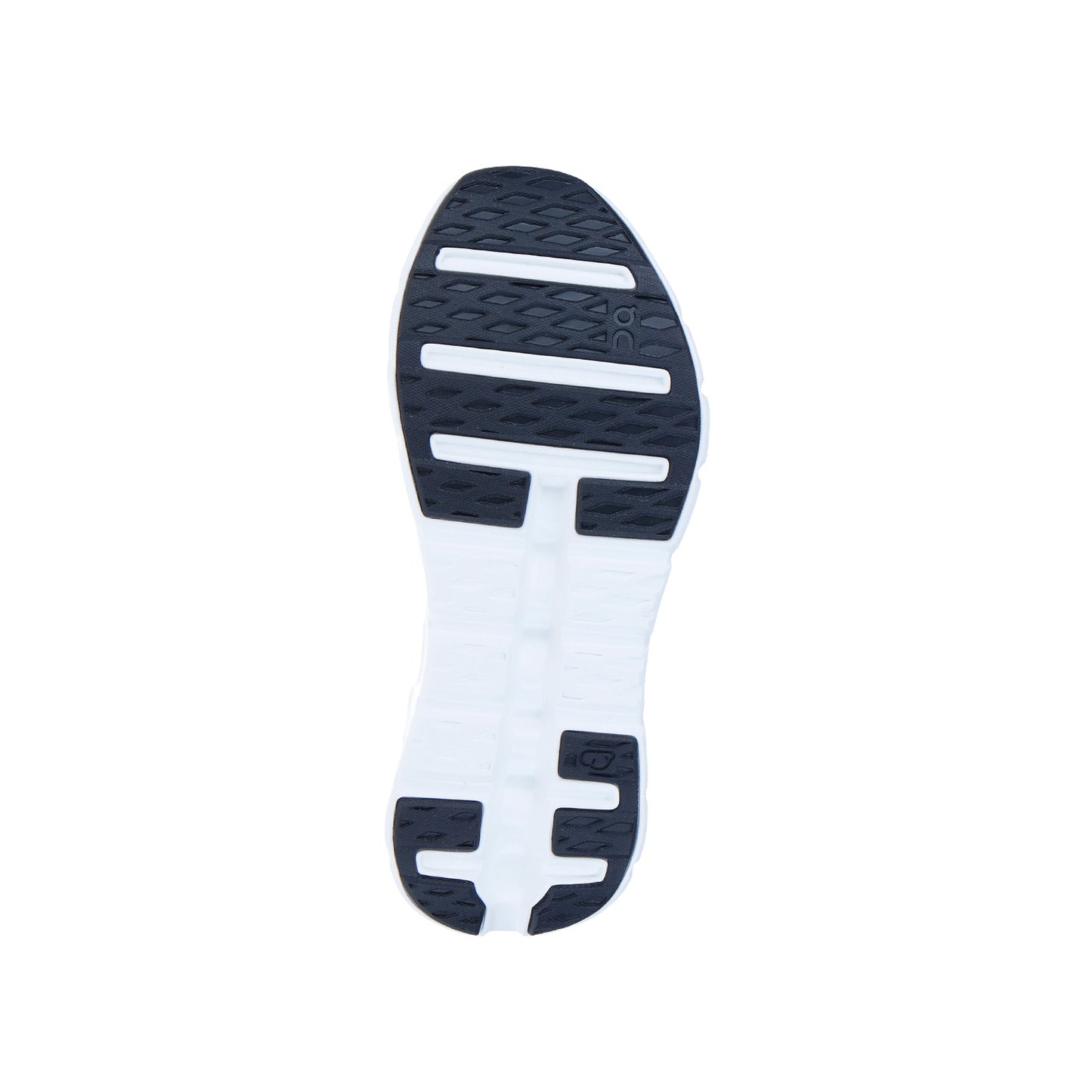 Der On Cloudtilt Black/Ivory Sneaker hat eine weiße Sohle mit dunkelblauen, griffigen Gummipartien, die aus recyceltem Polyester gefertigt und für optimale Traktion bei Outdoor-Abenteuern strukturiert sind.