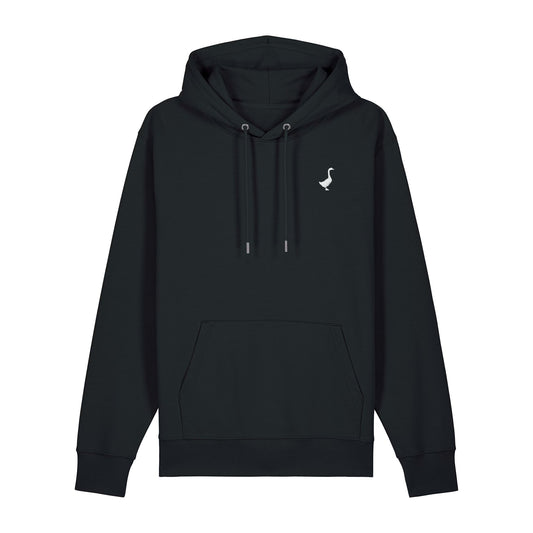 Der Kirchberg von GNSBRND ist ein schwarzer Kapuzenpullover in Unisex-Passform mit einer Fronttasche, Kordelzügen und einem kleinen weißen Gänselogo auf der linken Brust. Aus Bio-Baumwolle und recyceltem Polyester gefertigt, ist er perfekt für den täglichen Komfort.