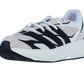 Der Adidas LIGHTBLAZE ist ein stylischer Herren Sneaker mit weißem Mesh-Obermaterial, beigen Wildleder-Akzenten, fetten schwarzen Streifen und innovativer LIGHTSTRIKE Zwischensohle für Komfort. Mit weißen Schnürsenkeln, dicker Sohle und schwarzer Laufsohle.