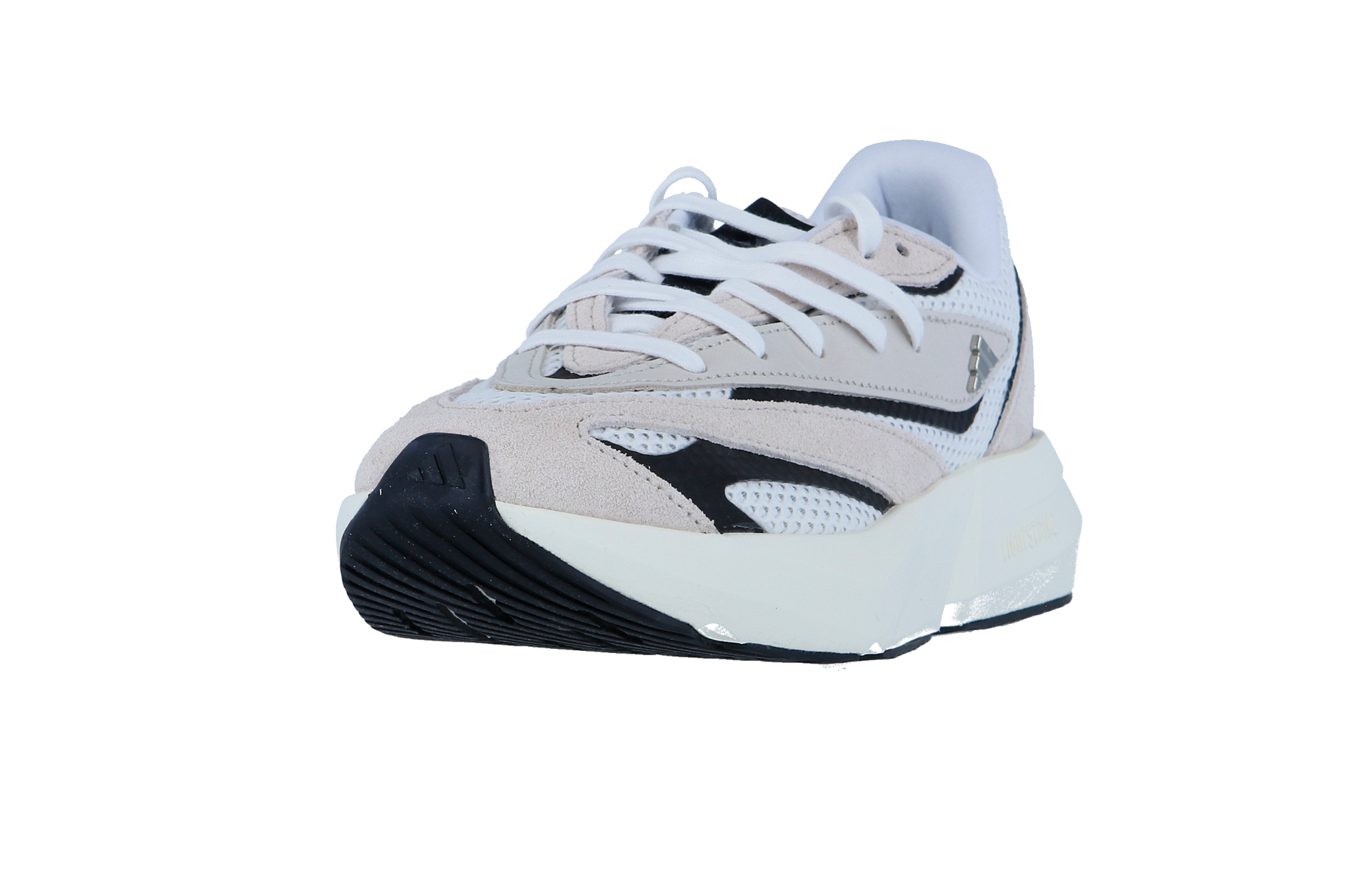 Der Adidas LIGHTBLAZE Sneaker Damen in Beige und Weiß mit schwarzen Akzenten verfügt über eine dicke weiße LIGHTSTRIKE Zwischensohle und weiße Schnürsenkel, die von vorne vor einem schlichten weißen Hintergrund gezeigt werden.