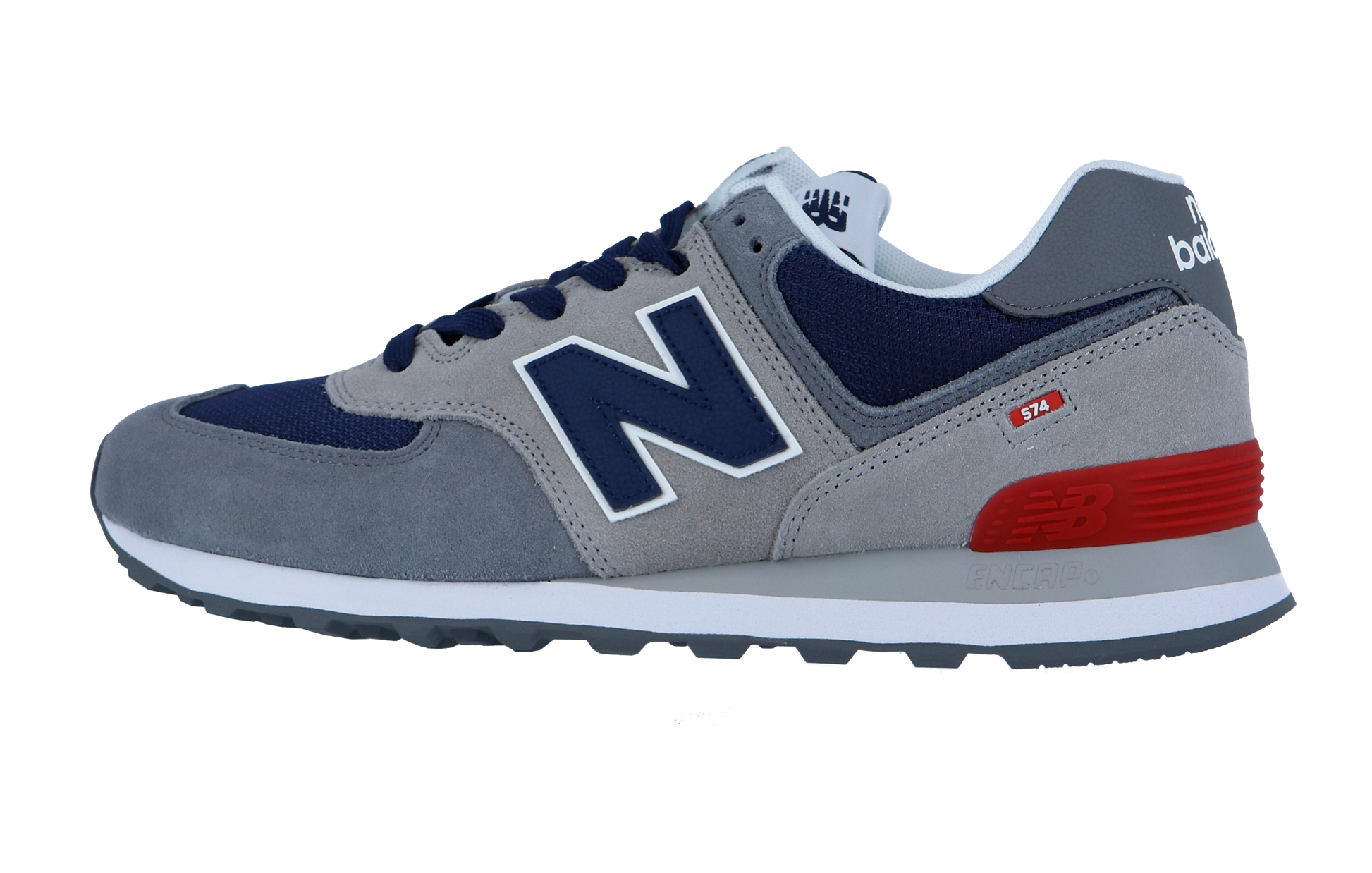 Der New Balance 574 V2 Sneaker in Grau, Marineblau und Weiß hat ein großes N-Logo, rote Fersenakzente, eine ENCAP-Zwischensohle für Komfort und eine dunkelgraue Laufsohle. Abgebildet im Seitenprofil vor einem weißen Hintergrund.