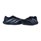 Ein Paar schwarze Adidas adizero Evo SL M Schuhe mit silbernen Streifen sitzen auf einem schlichten weißen Hintergrund. Der linke Schuh liegt leicht hinter dem rechten, beide zeigen nach vorne und sind mit einer reaktionsfreudigen Lightstrike Pro Zwischensohle ausgestattet.