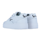 Der Karl Kani 89 UP 23 weiß/schwarz MC WMN ist ein weißer Low-Top-Schuh mit schwarzem kursivem Logotext an den Seiten und an der Ferse, der Streetstyle-Flair und einen Retro-Basketball-Look versprüht. Abgebildet auf einem weißen Hintergrund.