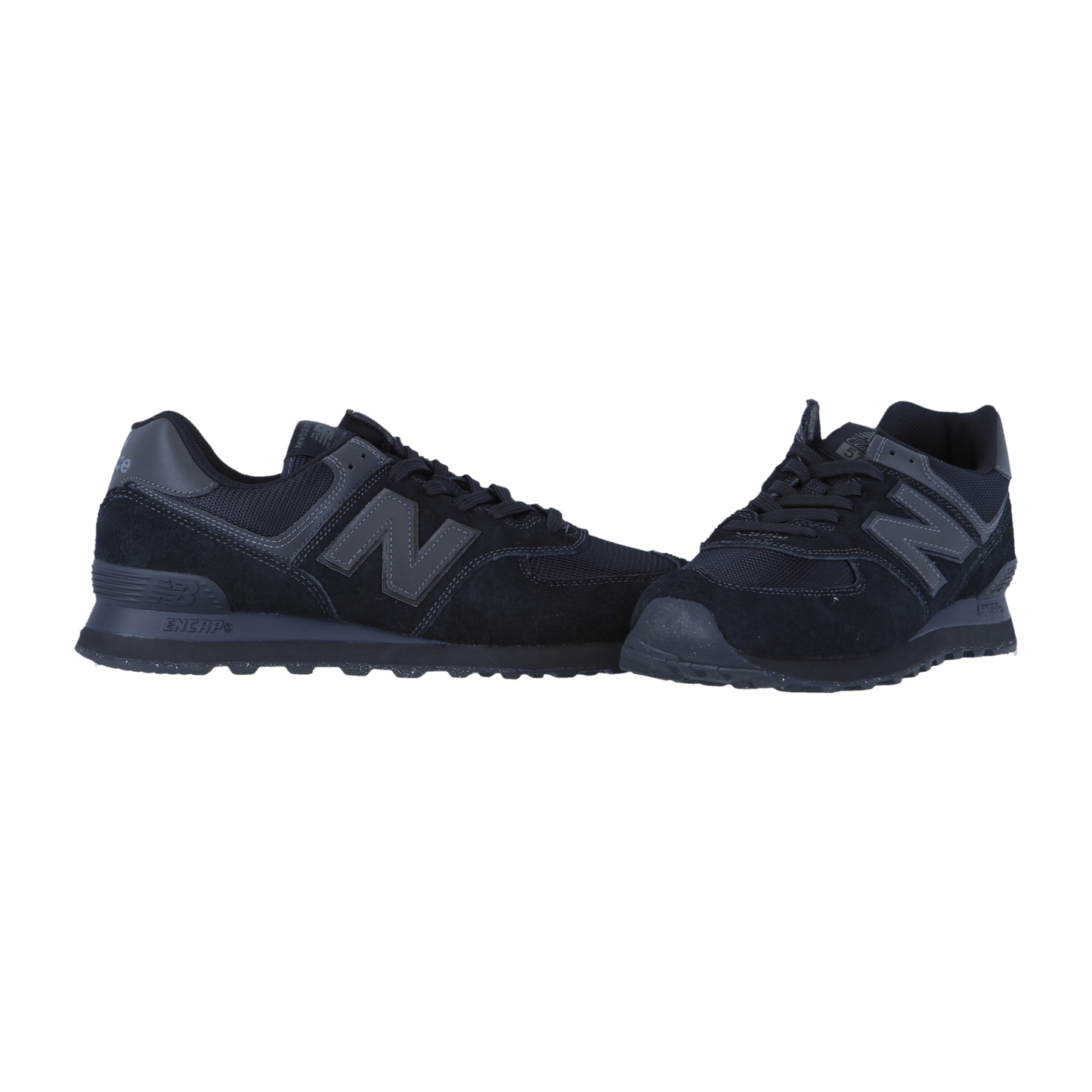 Ein Paar New Balance ML574V3 Turnschuhe in Schwarz mit dunkelgrauen Akzenten und ENCAP-Dämpfung sind nebeneinander auf einem weißen Hintergrund abgebildet.