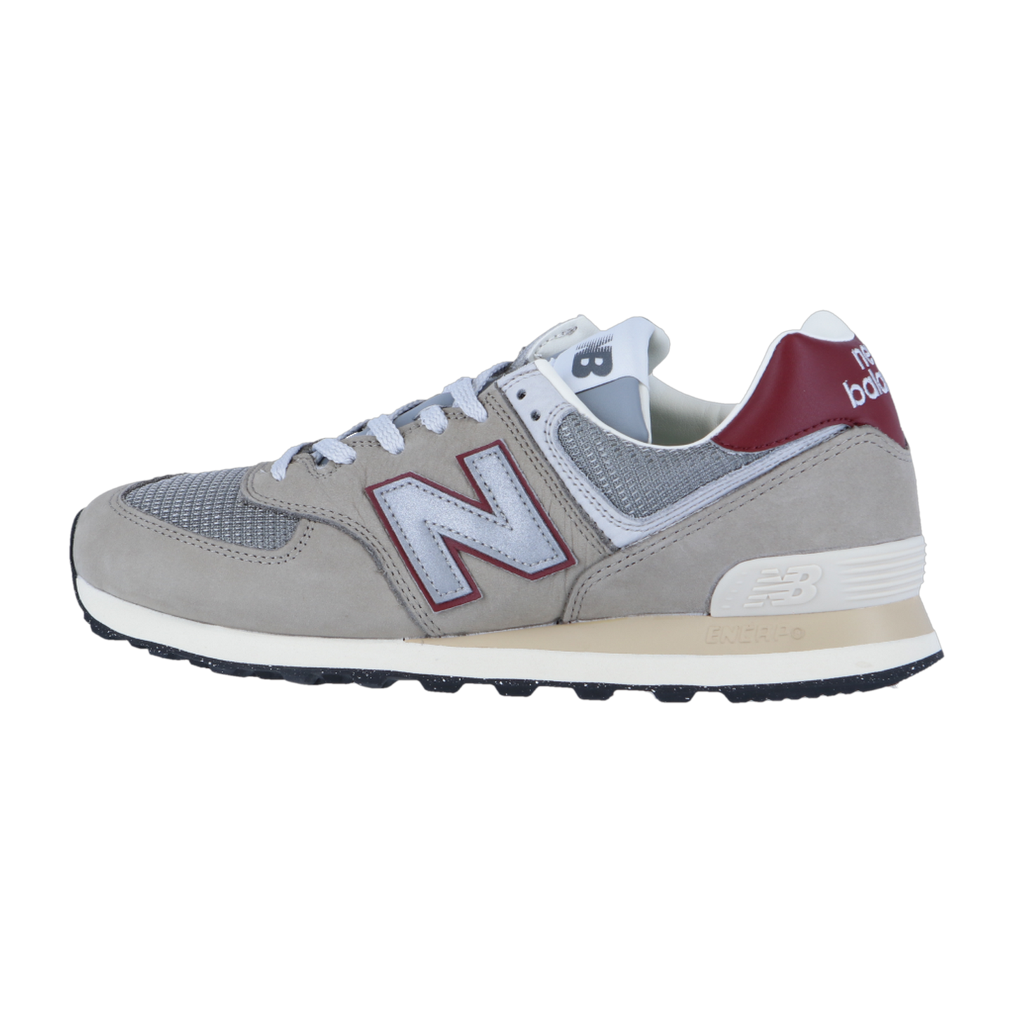New Balance U574V2 in Grau und Kastanienbraun mit weißen und silbernen Akzenten, Obermaterial aus Mesh und Wildleder, großes N-Logo, gepolsterte ENCAP-Dämpfung-Zwischensohle und schwarze Gummilaufsohle.