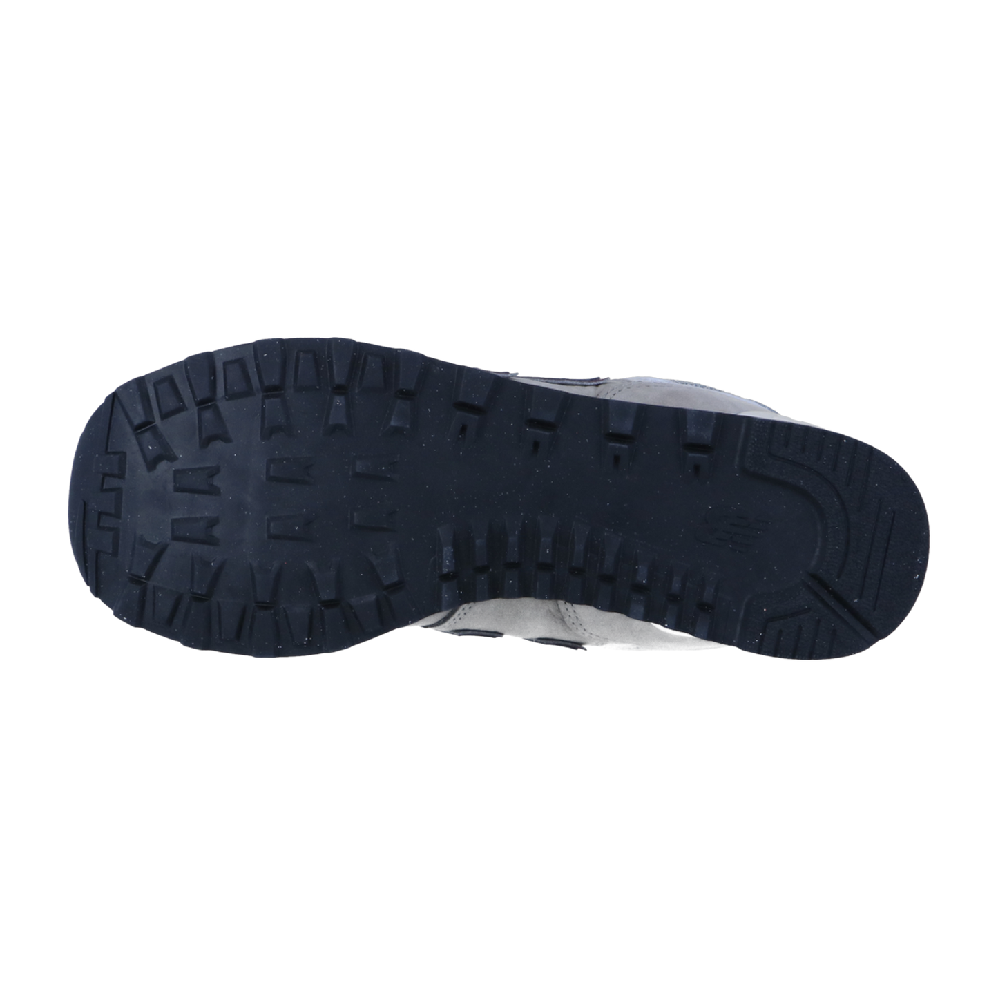 Das Bild zeigt die Unteransicht einer schwarzen Gummisohle mit strukturiertem Profil und tiefen Rillen, typisch für den New Balance U574V2 Sneaker, vor einem schlichten weißen Hintergrund.