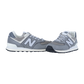 Die New Balance U574V2 Sneakers in Grau und Weiß haben Mesh- und Wildledereinsätze, eine ENCAP-Zwischensohle, eine weiße Zwischensohle, eine schwarze Laufsohle und das ikonische N-Logo an der Seite, das auf einem schlichten weißen Hintergrund zu sehen ist.