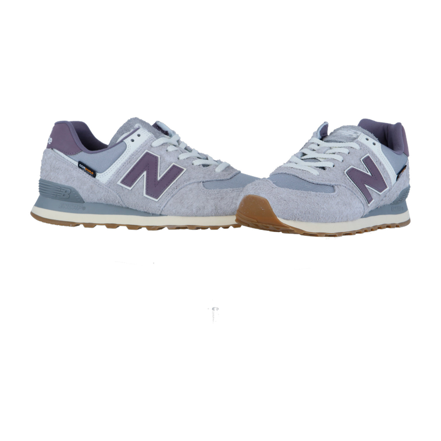 New Balance 574 V2 Turnschuhe in Hellviolett und Grau mit weißen Schnürsenkeln, Gummisohle und ENCAP-Dämpfung werden auf weißem Hintergrund gezeigt.