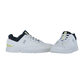 THE ROGER ADVANTAGE von On: Weiße Sport-Sneaker mit schwarzen und gelben Akzenten, gefertigt aus veganem Leder mit perforierten Seiten, Schnürung vorne und einem Low-Top-Design. Auf einfarbig weißem Hintergrund dargestellt.