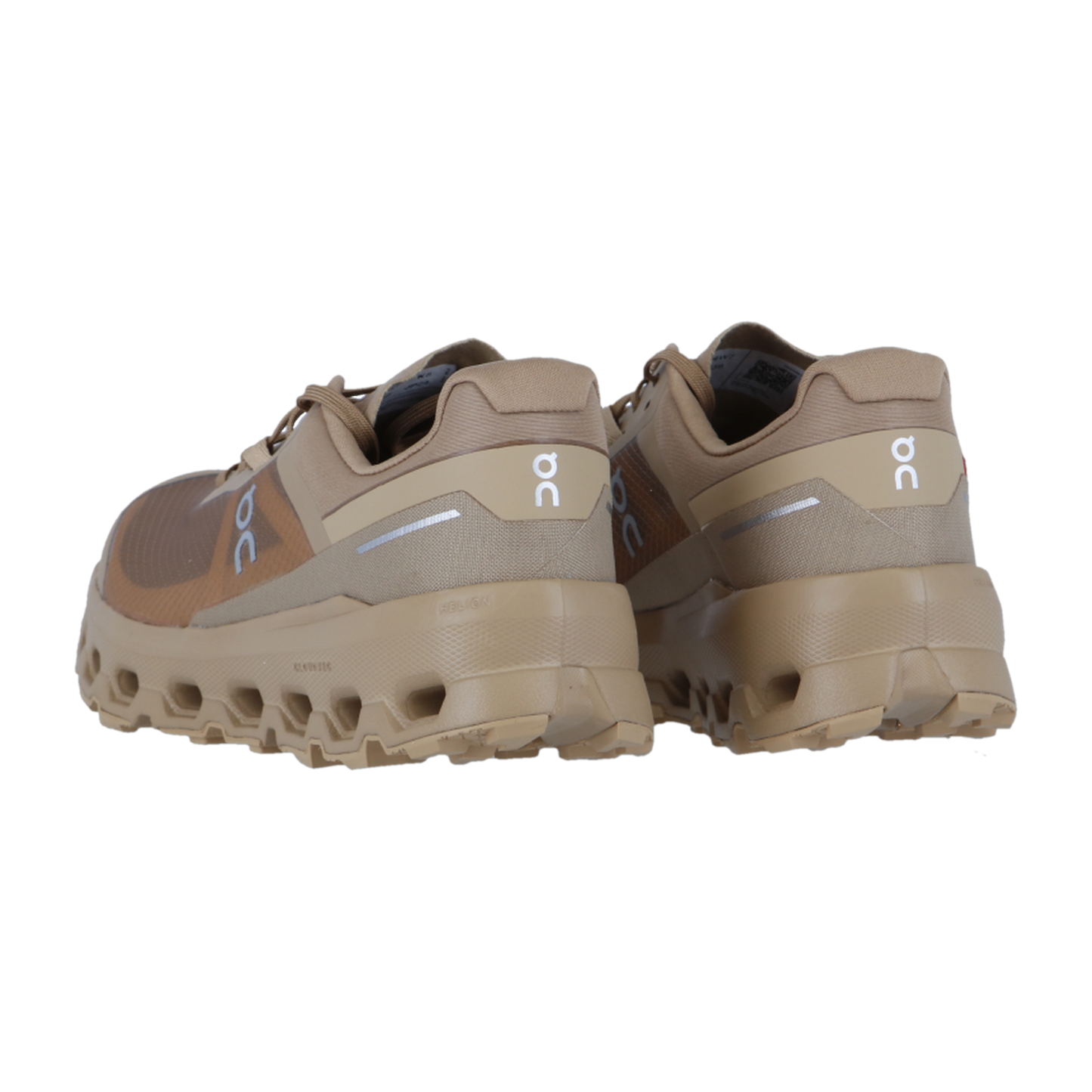Die On CLOUDVISTA 2 Trailrunning-Schuhe haben ein hellbraunes Obermaterial aus Mesh, eine klobige Sohle, weiße ON-Logos an den Seiten und an der Ferse sowie eine CloudTec-Dämpfung für mehr Komfort auf weißem Grund.