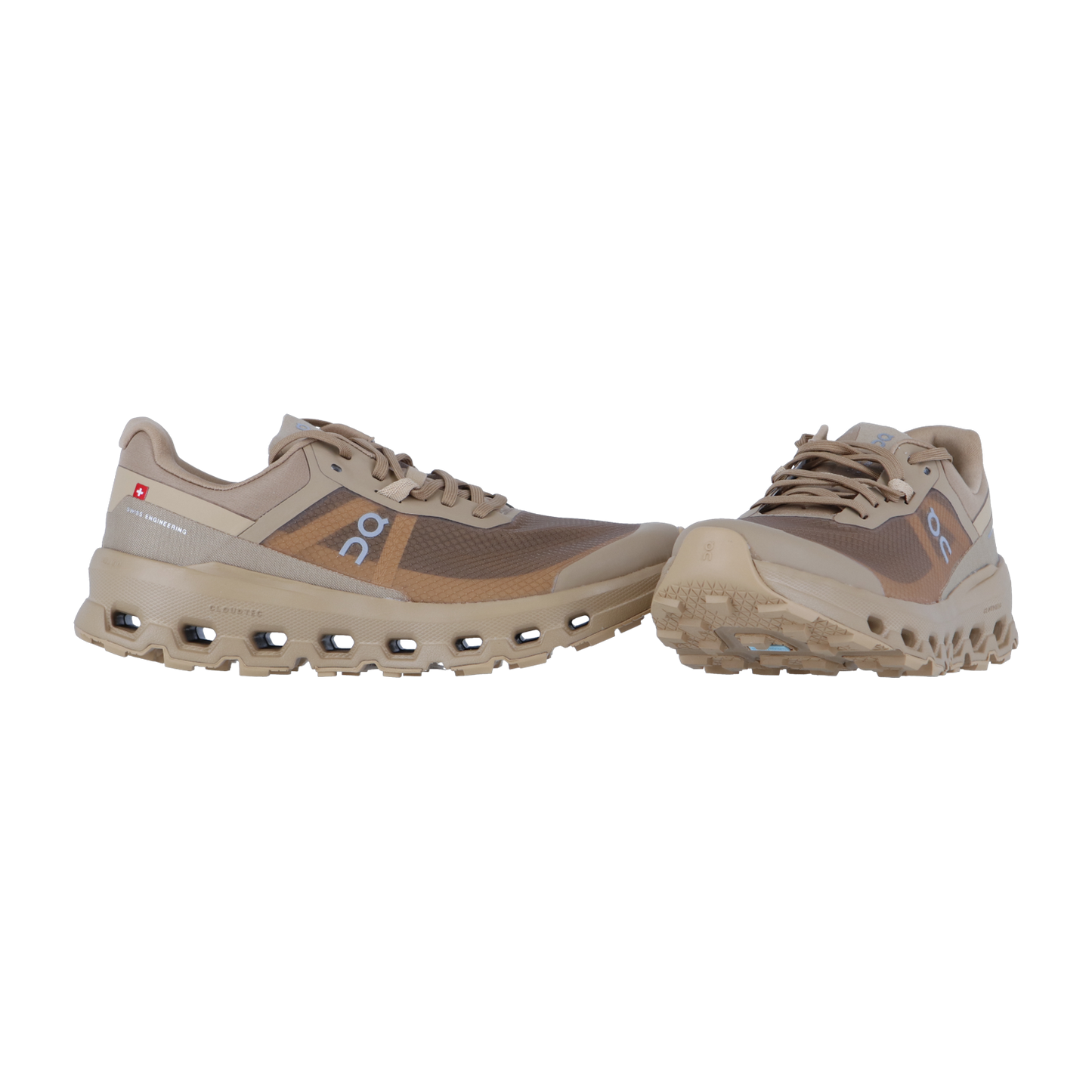 Die On CLOUDVISTA 2-Sneaker mit beigefarbenem Mesh-Obermaterial, CloudTec-Dämpfungssohle und weiß-braunen Akzenten sind auf einem schlichten weißen Hintergrund abgebildet - einmal aufrecht und einmal gekippt, um die Sohle zu zeigen.