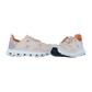 Die On CLOUD 6 COAST Sneakers in Hellbeige haben eine weiße CloudTec-Dämpfungssohle, ein orangefarbenes Innenfutter und dezente graue und orangefarbene Akzente, die nebeneinander auf einem einfarbig weißen Hintergrund zu sehen sind.