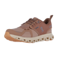 Der On CLOUD 6 WP ist ein hellbrauner und beiger Sportschuh mit orangefarbenen Akzenten, einer klobigen weißen CloudTec-Sohle, dem On-Logo an der Seite und ist wasserdicht für Allwetterkomfort.