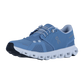 Der On CLOUD 6 Sneaker in Hellblau hat eine weiße CloudTec-Dämpfungssohle, Mesh-Details, eine schwarze Zehenkappe und doppelte Schnürsenkellöcher, die vor einem schlichten weißen Hintergrund zu sehen sind.