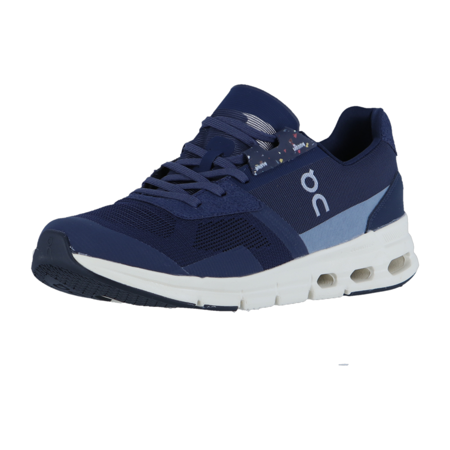 Marineblauer CLOUDRIFT Sport-Sneaker von On mit Mesh-Einsätzen und weißer CloudTec-Sohle mit sichtbaren Dämpfungslöchern. Das "OC"-Logo befindet sich an der Seite. Der Schuh ist auf einem schlichten weißen Hintergrund zu sehen.