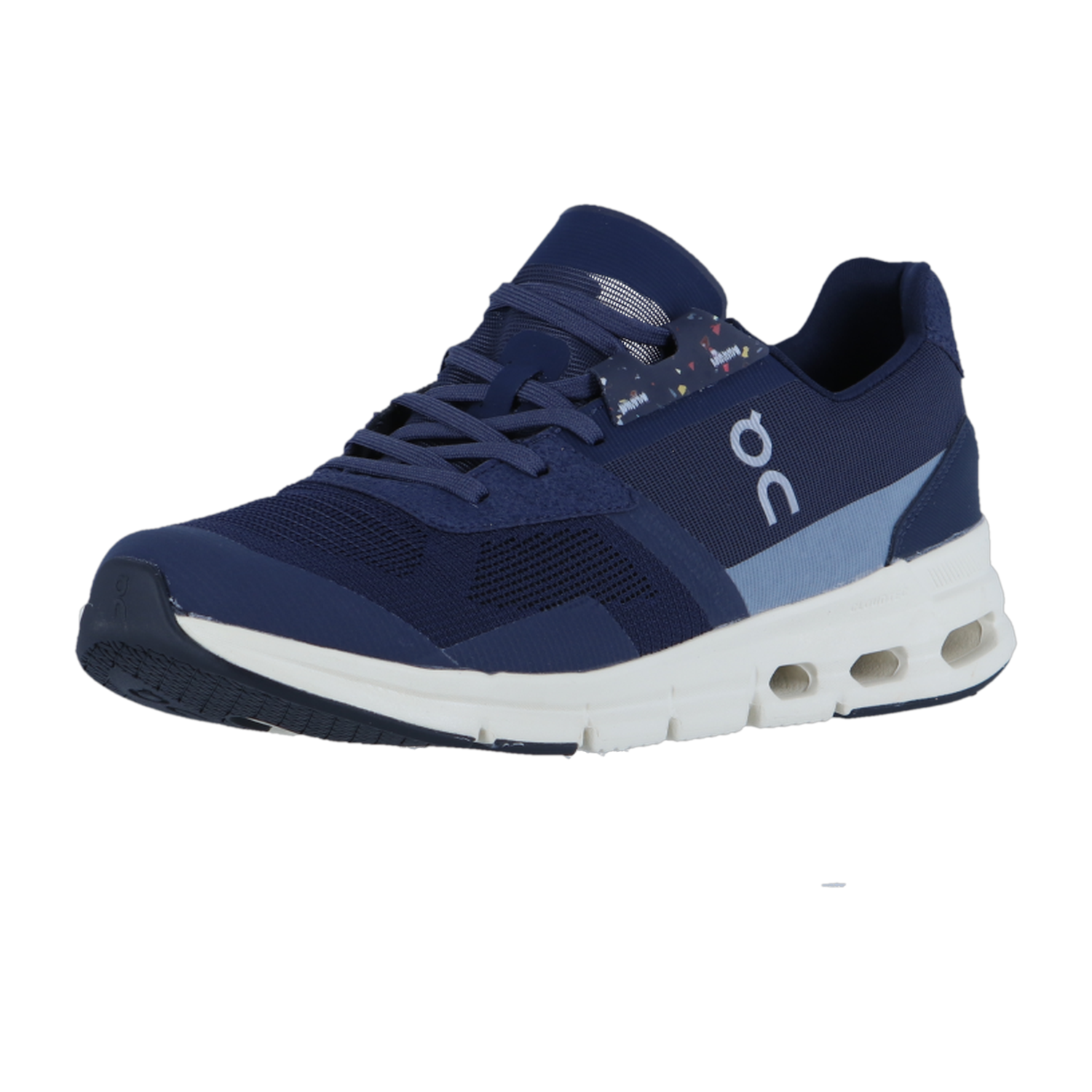 Marineblauer CLOUDRIFT Sport-Sneaker von On mit Mesh-Einsätzen und weißer CloudTec-Sohle mit sichtbaren Dämpfungslöchern. Das "OC"-Logo befindet sich an der Seite. Der Schuh ist auf einem schlichten weißen Hintergrund zu sehen.