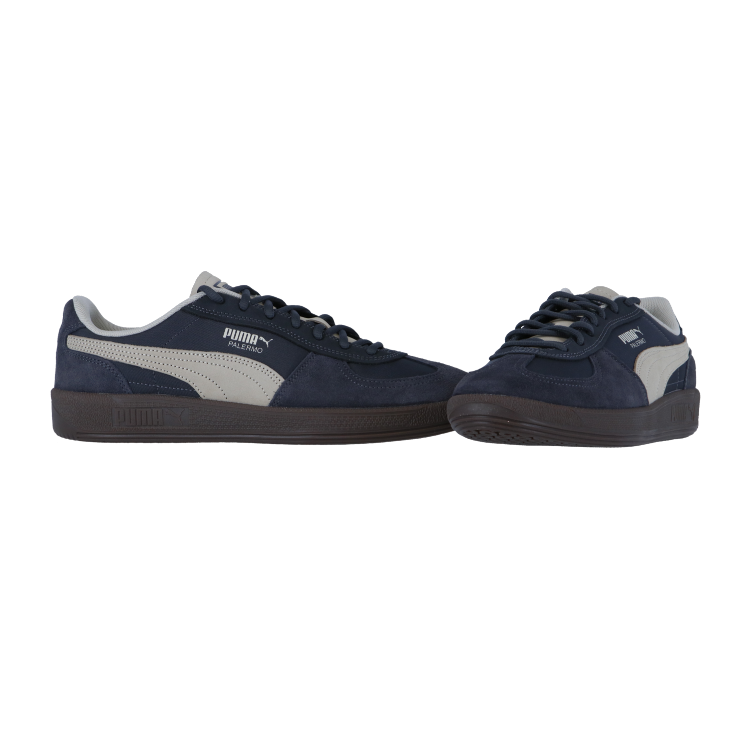 Ein Paar Puma Palermo Pop Turnschuhe in Marineblau mit weißen Streifen und schwarzer Sohle, dargestellt auf einem schlichten weißen Hintergrund.