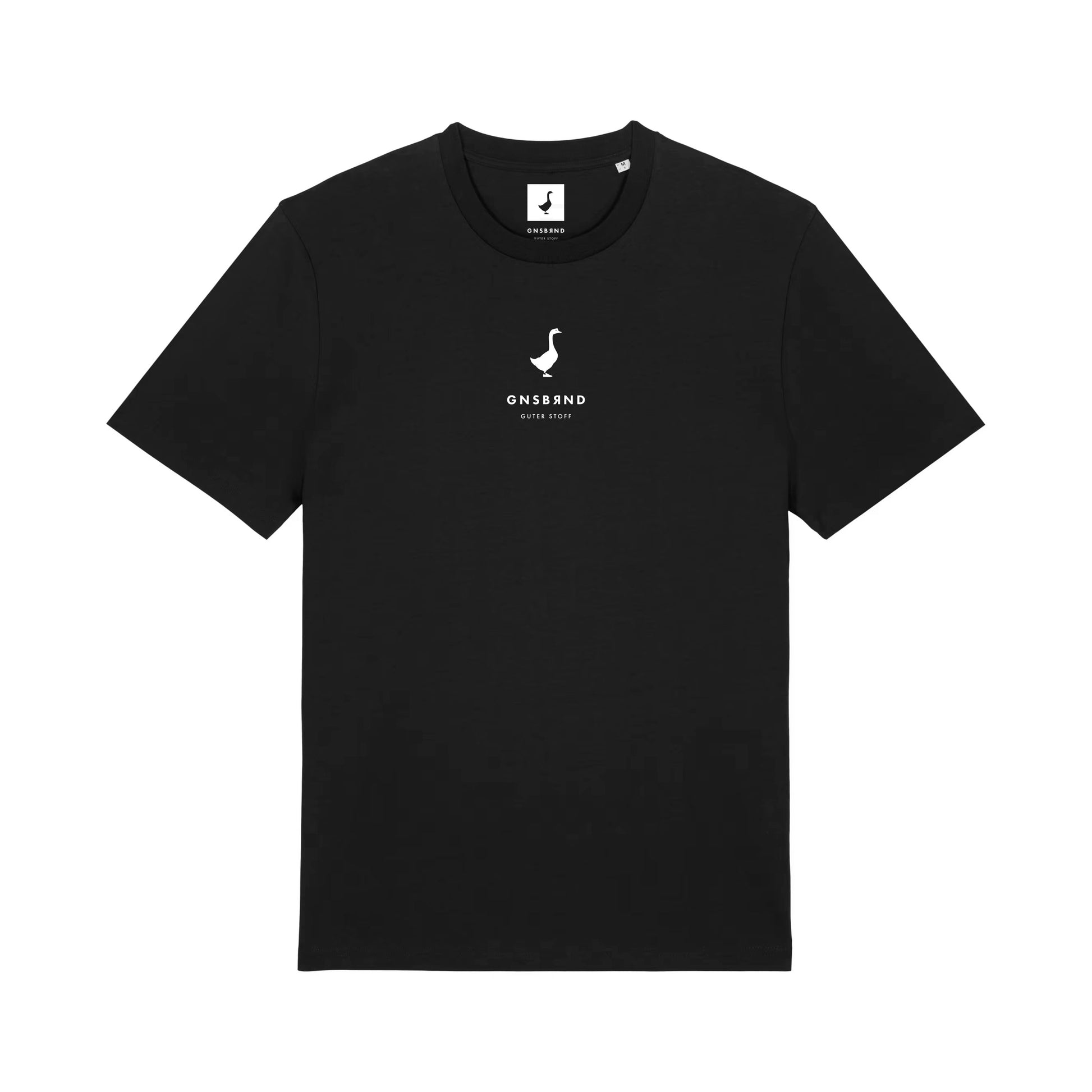 Das Liebesdorf Shirt von GNSBRND ist ein schwarzes Unisex-T-Shirt aus weicher Bio-Baumwolle, das ein kleines weißes Logo mit "GNSS&ND" und "EST. 2020" mittig auf der Brust.