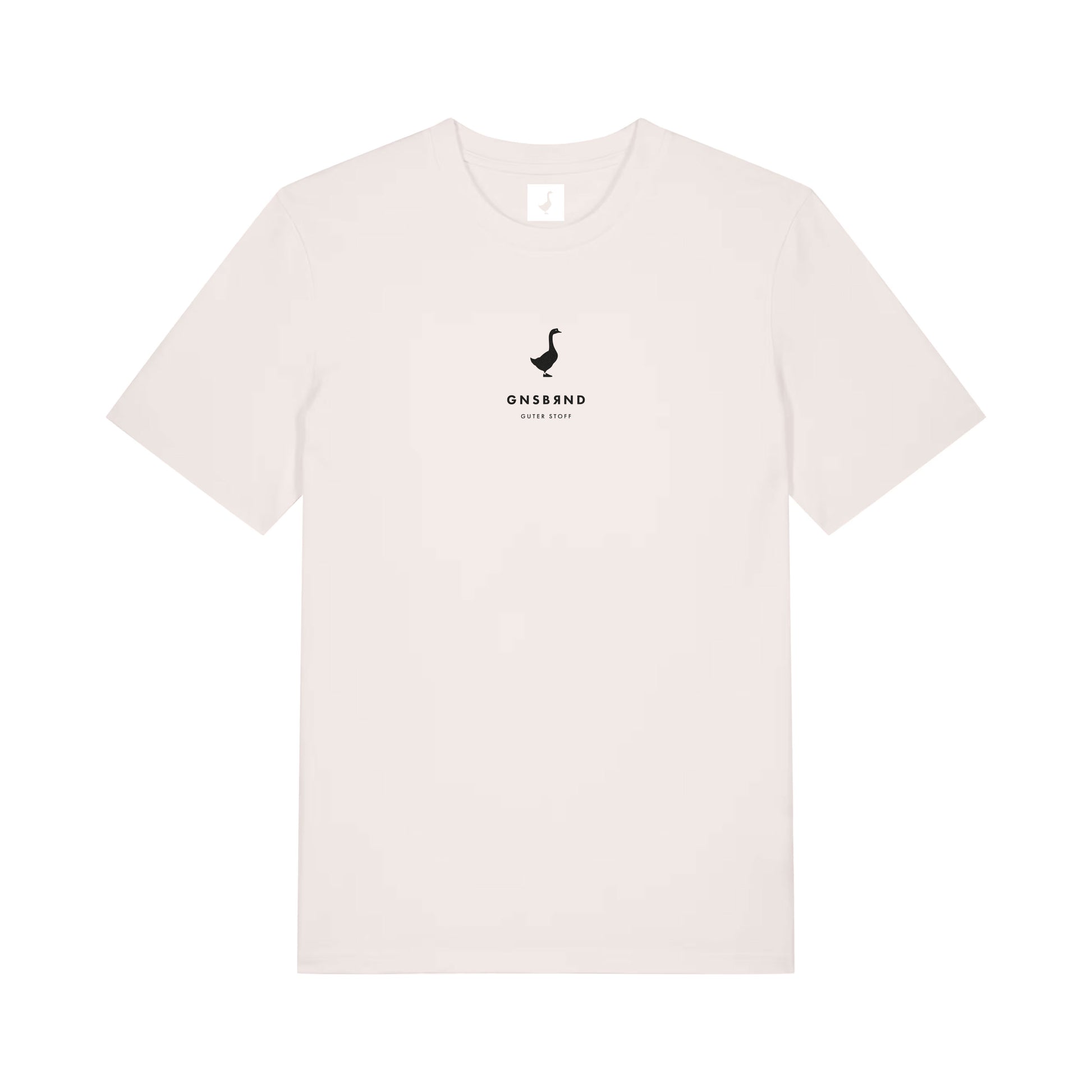 Das GNSBRND Liebesdorf Shirt ist ein unisex-fit T-Shirt in schlichtem Weiß, mit kleinem schwarzen abstrakten Logo und "GNS&BRND ESTD 2020" auf der Brust, aus weicher Bio-Baumwolle für angenehmen Tragekomfort im Alltag.