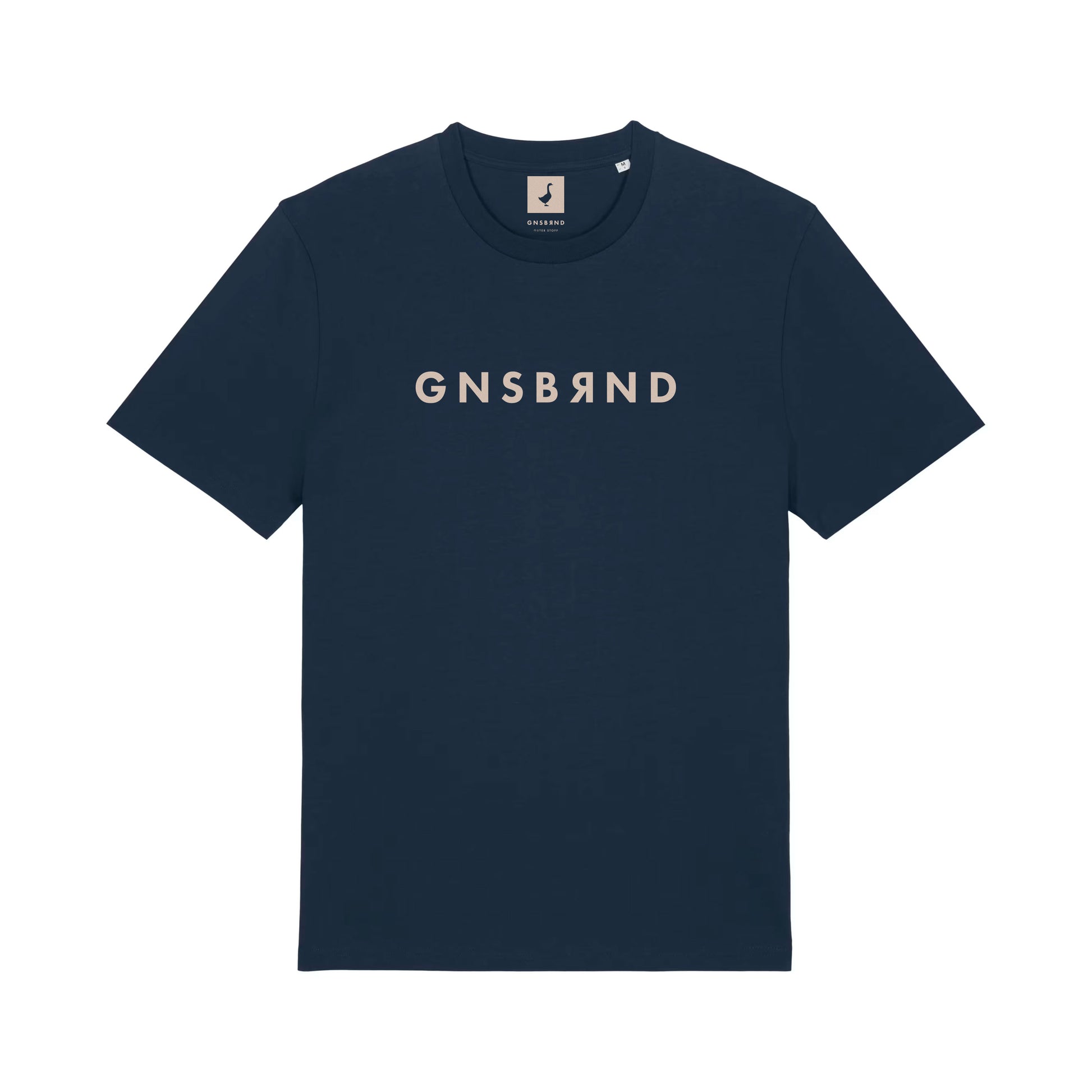 Das GNSBRND Seibotenberg Shirt ist ein navyblaues Unisex-T-Shirt aus weicher Bio-Baumwolle mit hellbeigen Großbuchstaben auf der Brust für einen bequemen, stilvollen Alltagslook.