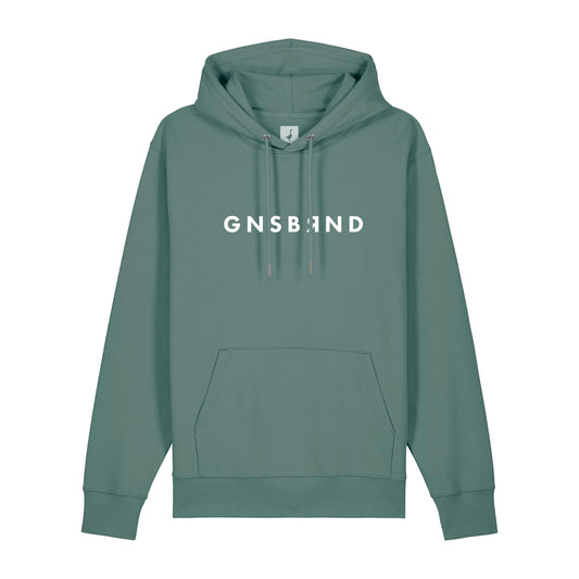 Der Aurach Hoodie von GNSBRND ist ein salbeigrüner, unisex-fit Pullover aus Bio-Baumwolle mit einer Fronttasche und weißem GNSBRND-Schriftzug auf der Brust.