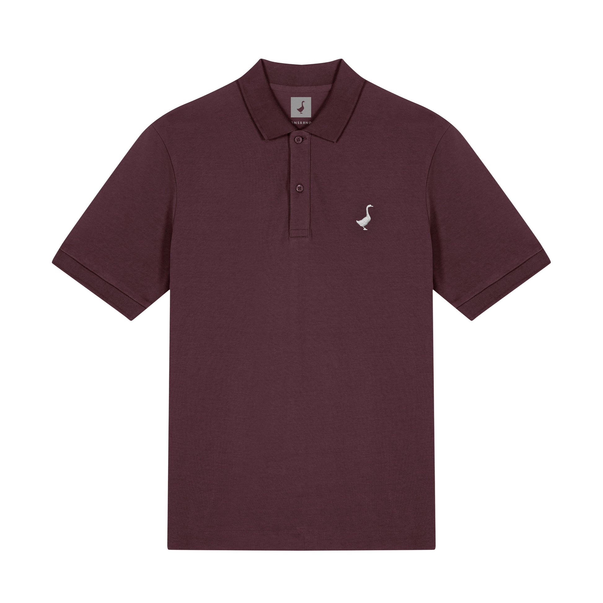 Das GNSBRND Leofels Polo Shirt ist ein kurzärmeliges Polo aus bordeauxfarbener Bio-Baumwolle mit Kragen, drei Knöpfen und einem kleinen weißen Gänse-Logo auf der linken Brust, das auf einem schlichten weißen Hintergrund abgebildet ist.