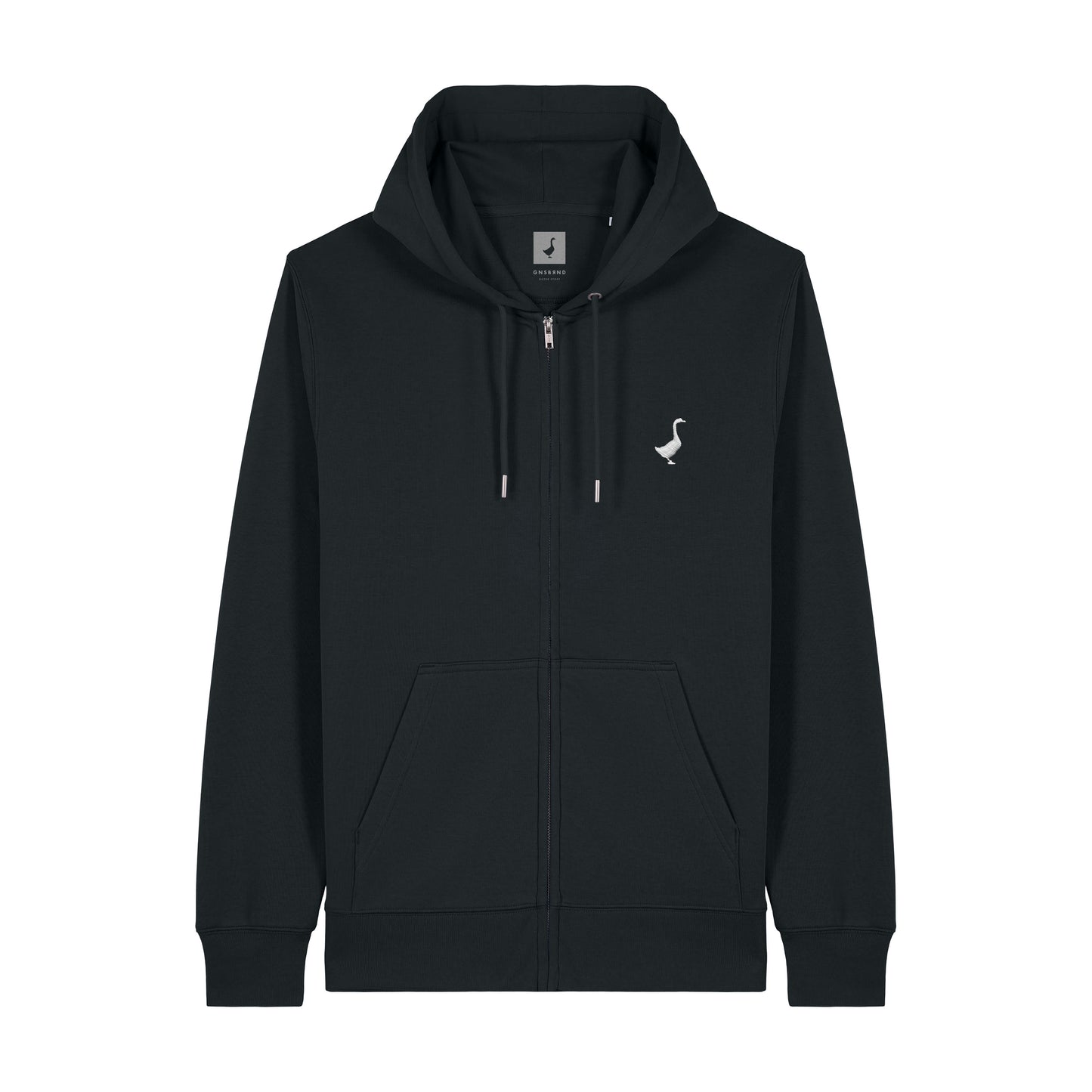 Der Goldbach Zip von GNSBRND ist ein schwarzer Unisex-Kapuzenpullover mit Reißverschluss aus Bio-Baumwolle. Er verfügt über Fronttaschen, eine Kapuze mit Kordelzug und ein kleines weißes Gänselogo auf der linken Brust.