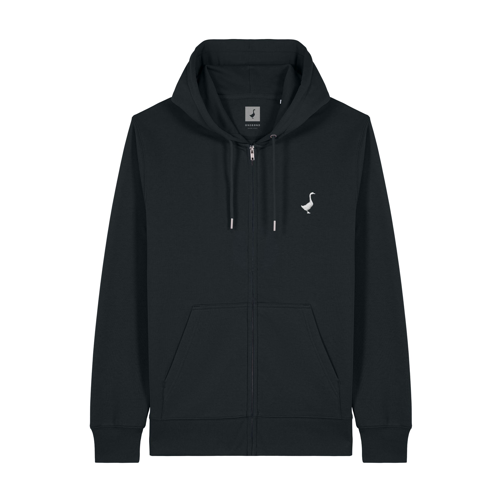 Der Goldbach Zip von GNSBRND ist ein schwarzer Unisex-Kapuzenpullover mit Reißverschluss aus Bio-Baumwolle. Er verfügt über Fronttaschen, eine Kapuze mit Kordelzug und ein kleines weißes Gänselogo auf der linken Brust.