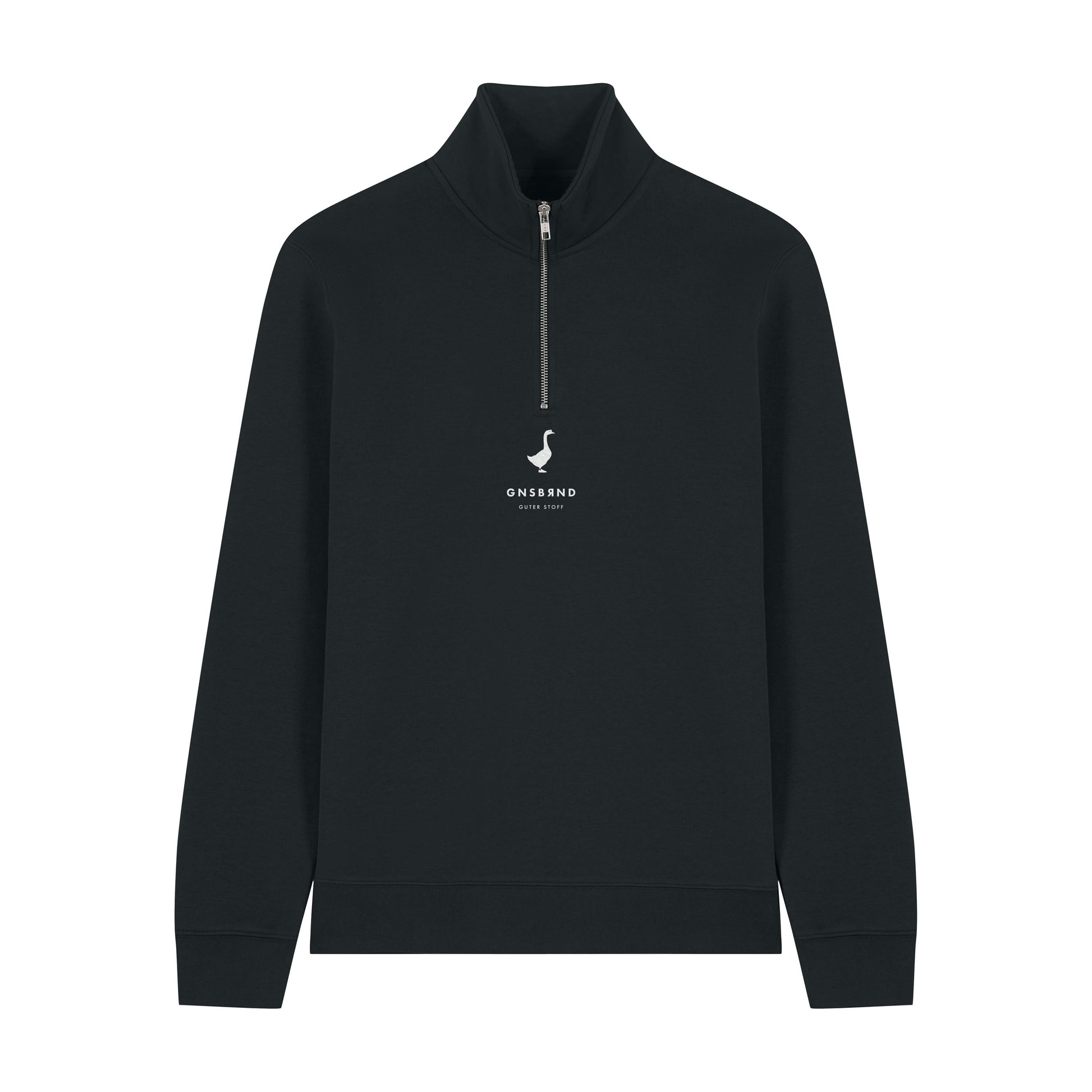 Der Weipertshofen Halfzip von Der Stall ist ein schwarzer Pullover mit Viertelreißverschluss aus recyceltem Polyester. Er hat einen Stehkragen, einen weißen Reißverschluss, lange Ärmel und ein kleines weißes ONS&OND above PARIS 2020 Logo auf der Brust. Keine sichtbaren Taschen.