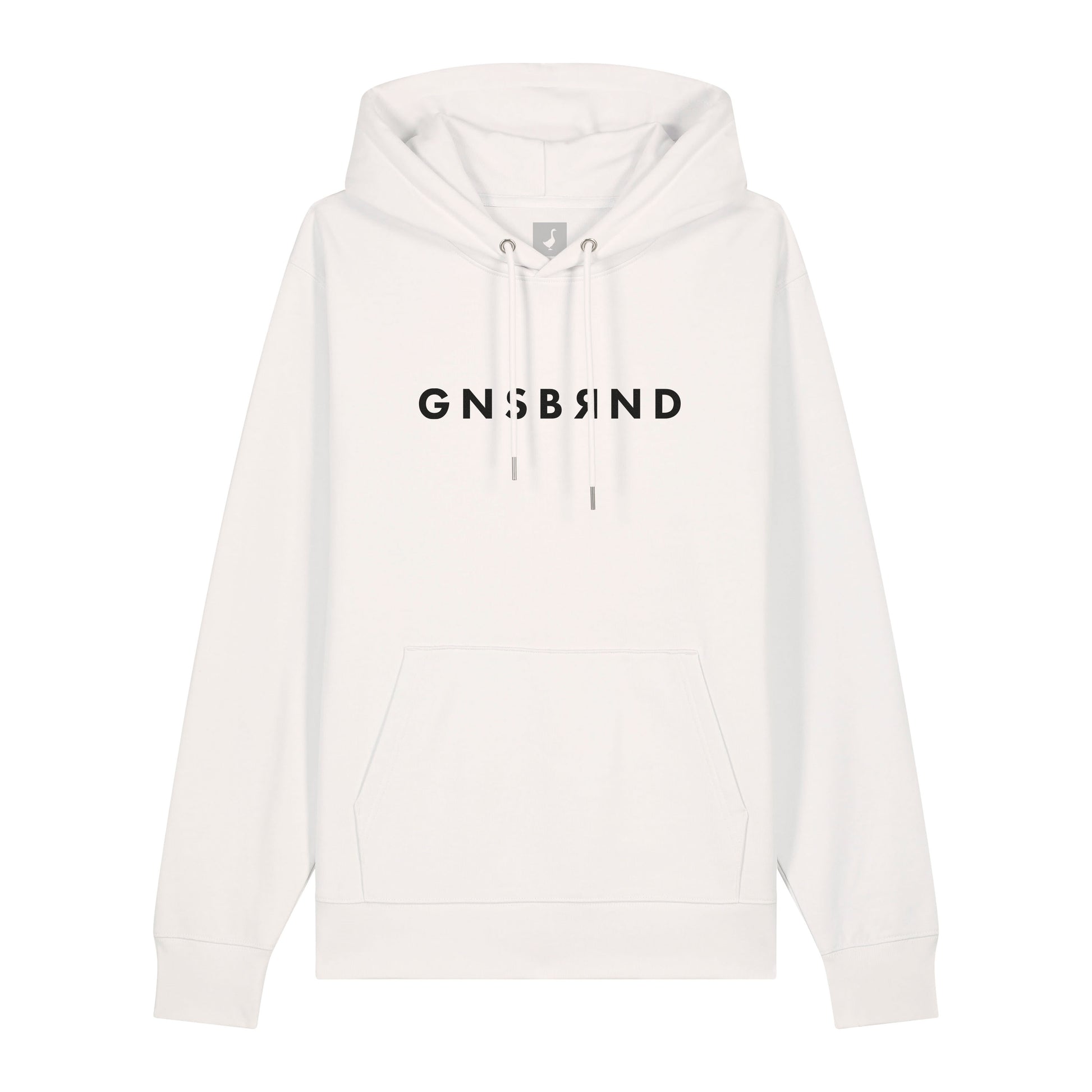 Der Aurach Hoodie von GNSBRND ist weiß und hat eine Fronttasche, Kordelzüge und den Schriftzug "GNSB SND" auf der Brust. Er ist aus weicher Bio-Baumwolle gefertigt und hat eine bequeme Unisex-Passform.